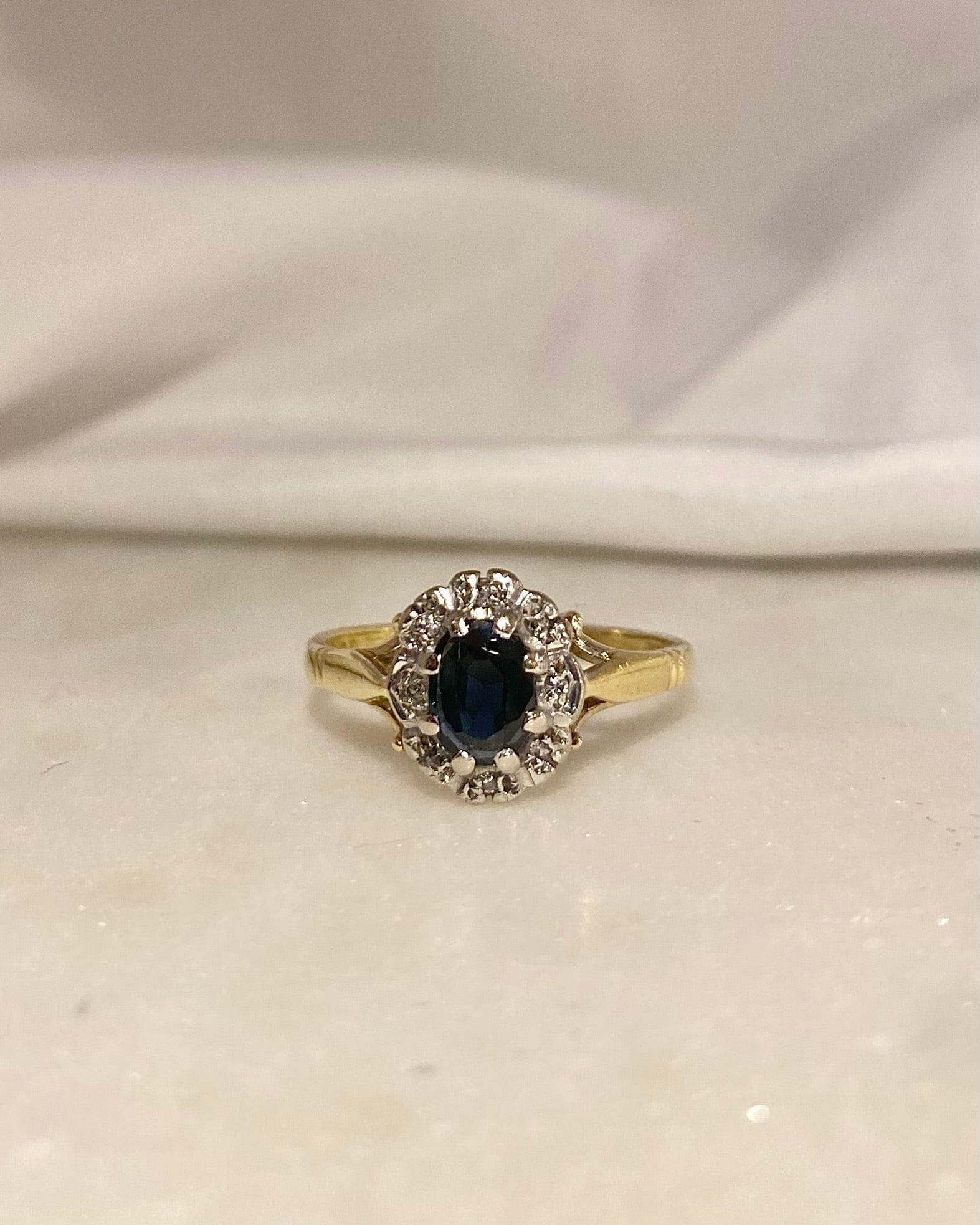 Bague Marguerite Saphir 0.70 carat & Diamants "Fira" - Elliade Paris