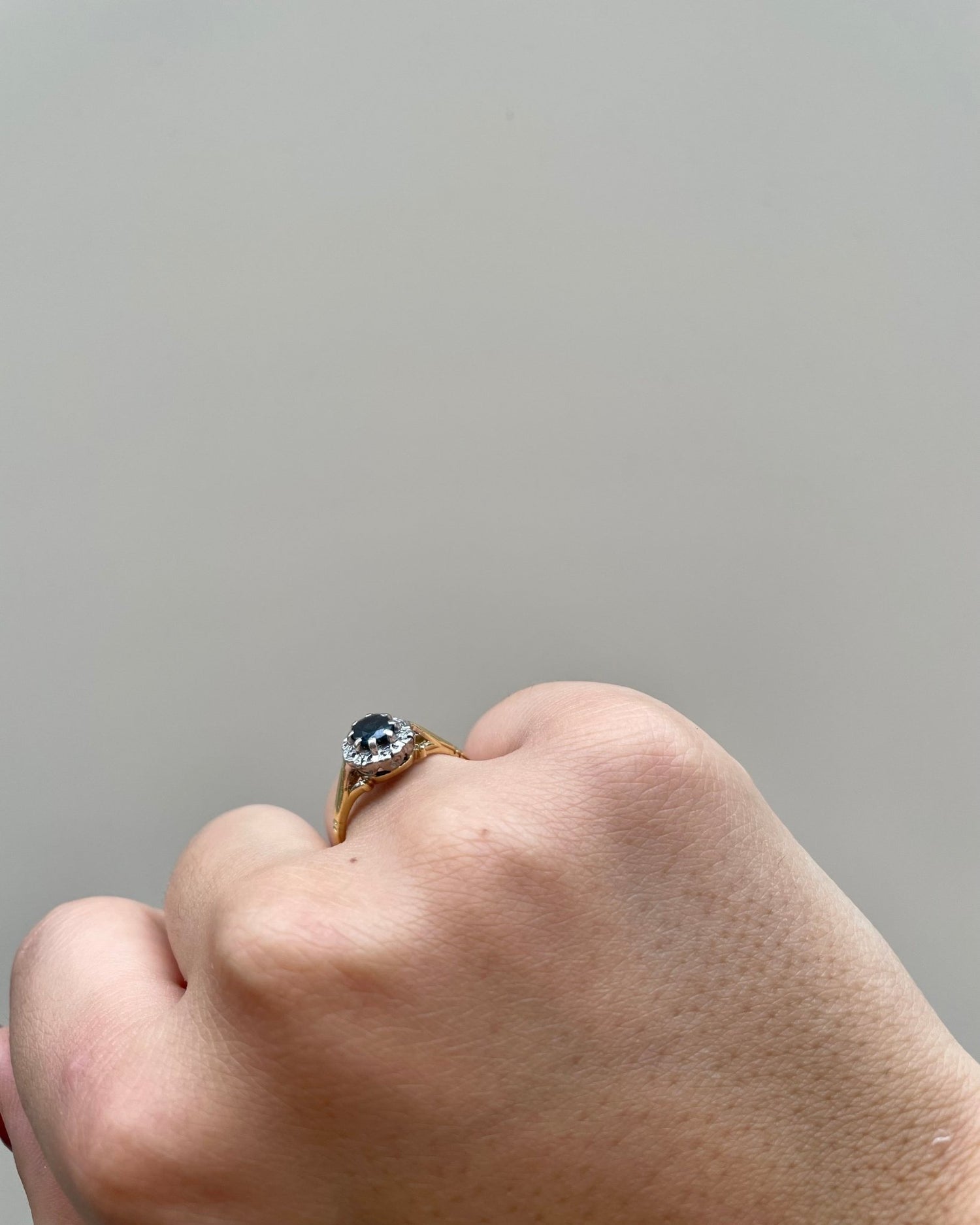 Bague Marguerite Saphir 0.70 carat & Diamants "Fira" - Elliade Paris