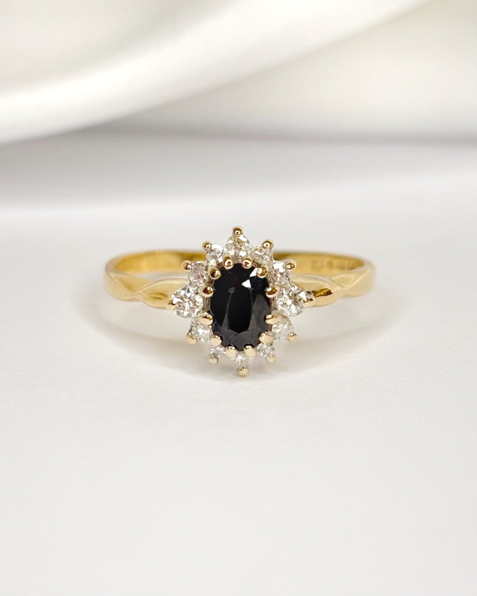 Bague Marguerite Saphir 0.70 carat & Diamants "Huguette" - Elliade Paris