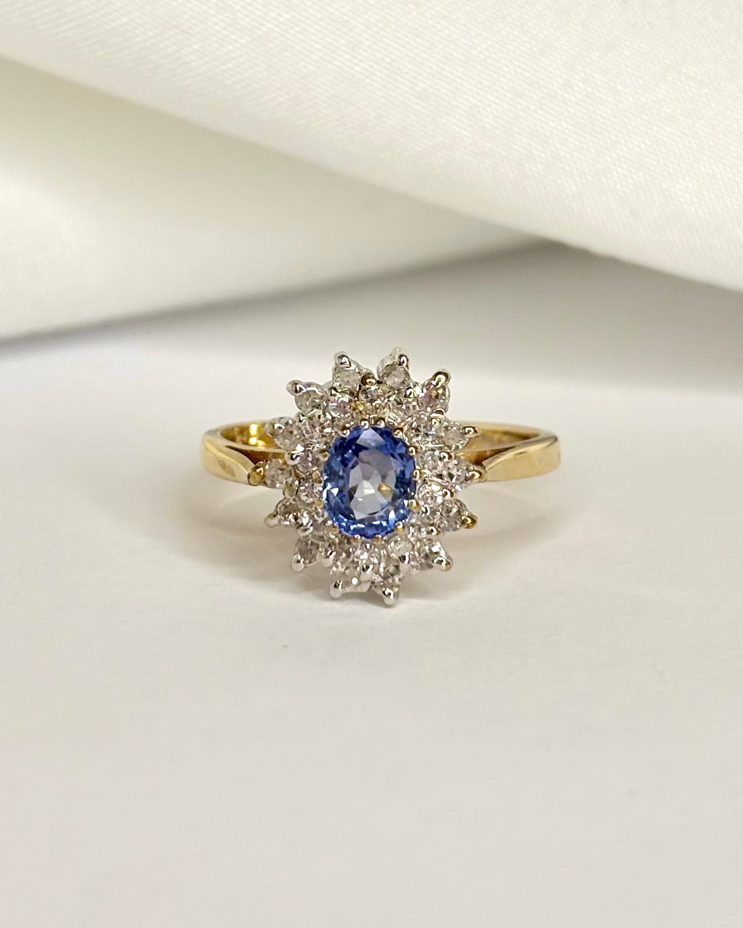 Bague Marguerite Saphir 0.70 carat & Diamants "Nelly" - Elliade Paris