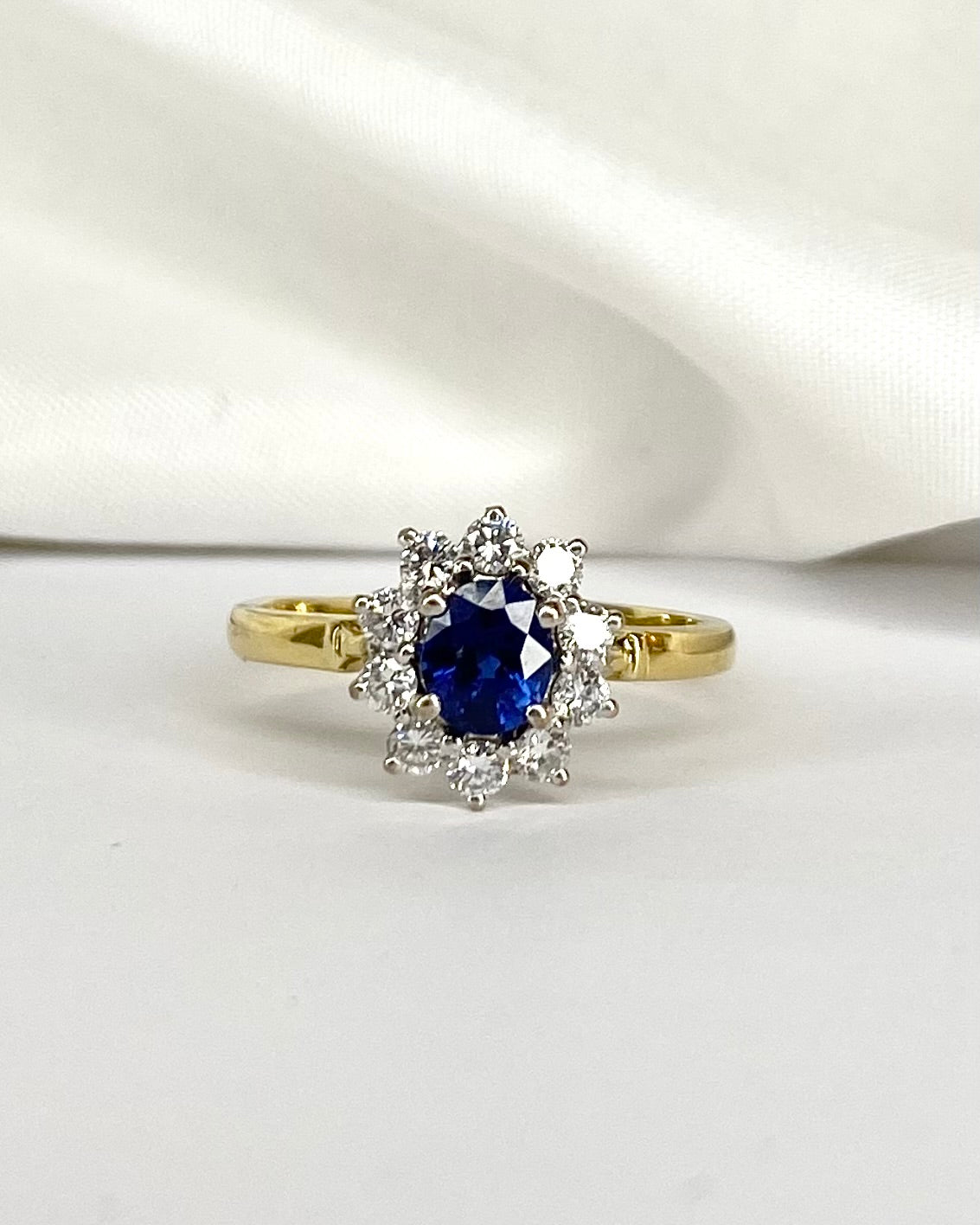Bague En Or 18 Carats Avec Saphir Et Diamants - Poids 7,54 G - Taille 54 - Occasion