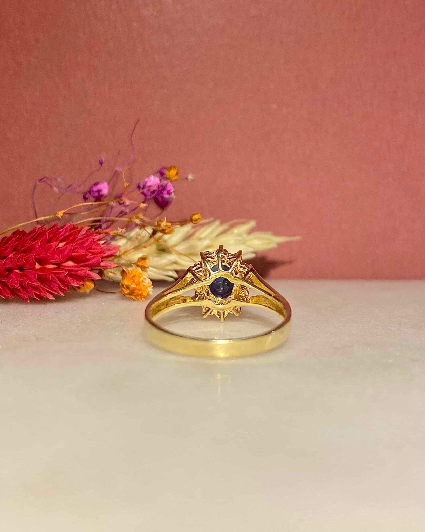 Bague Marguerite Saphir 0.75 Carat & 12 Diamants "Julia" - Elliade Paris