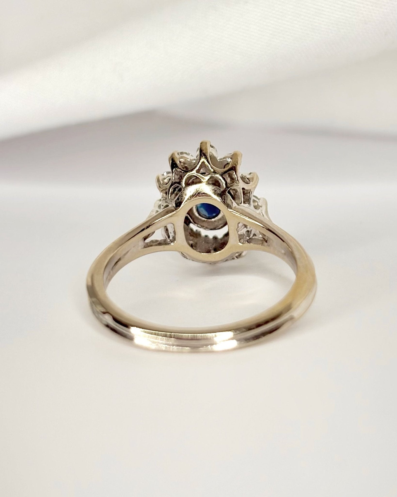 Bague Marguerite Saphir 0.75 carat & Diamants 0.24 carat "Christiane" - Elliade Paris
