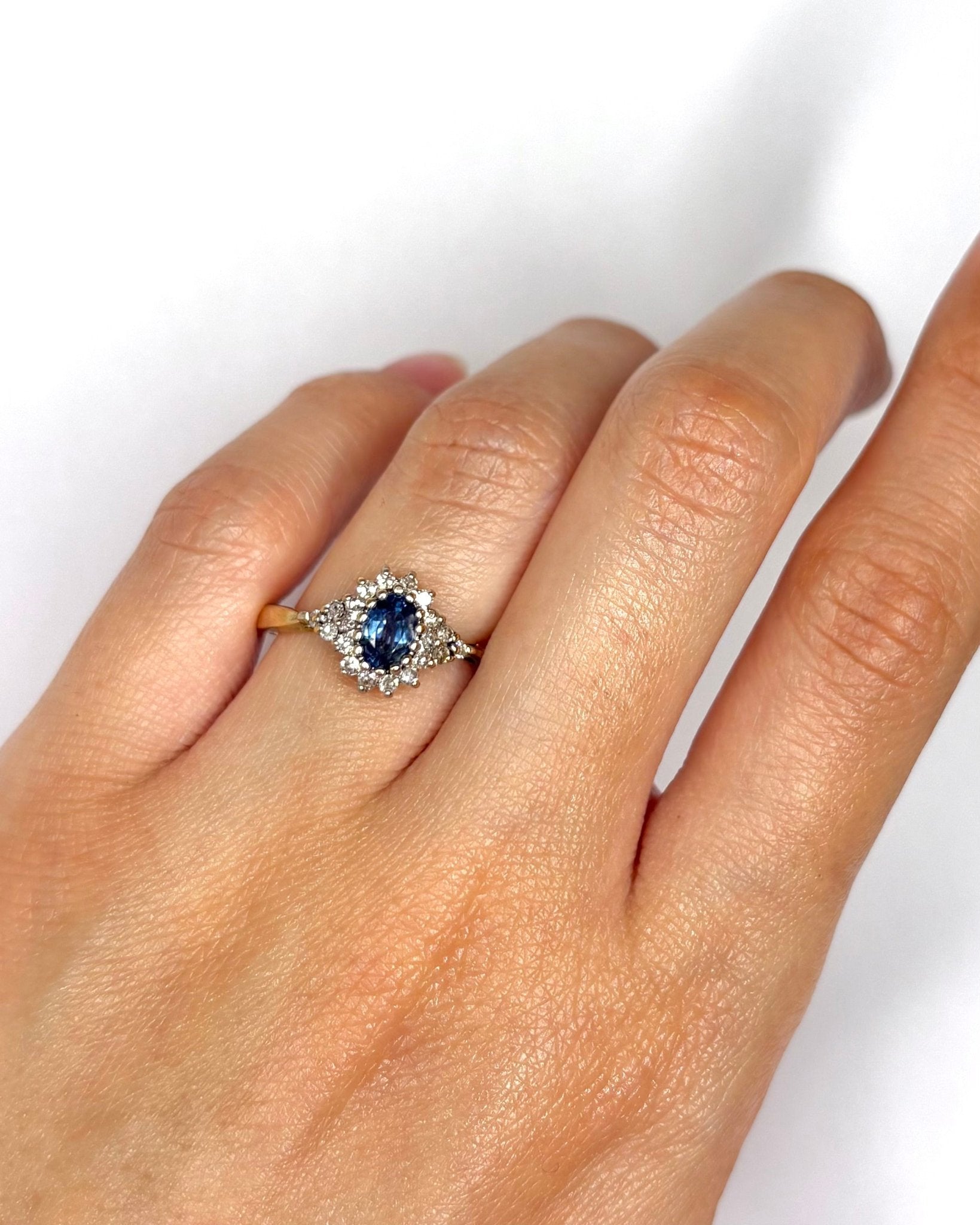 Bague Marguerite Saphir 0.75 carat & Diamants "Caroline" - Elliade Paris