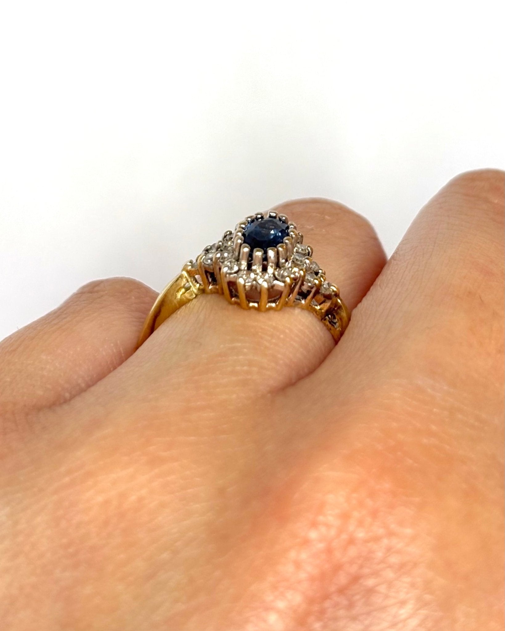 Bague Marguerite Saphir 0.75 carat & Diamants "Caroline" - Elliade Paris