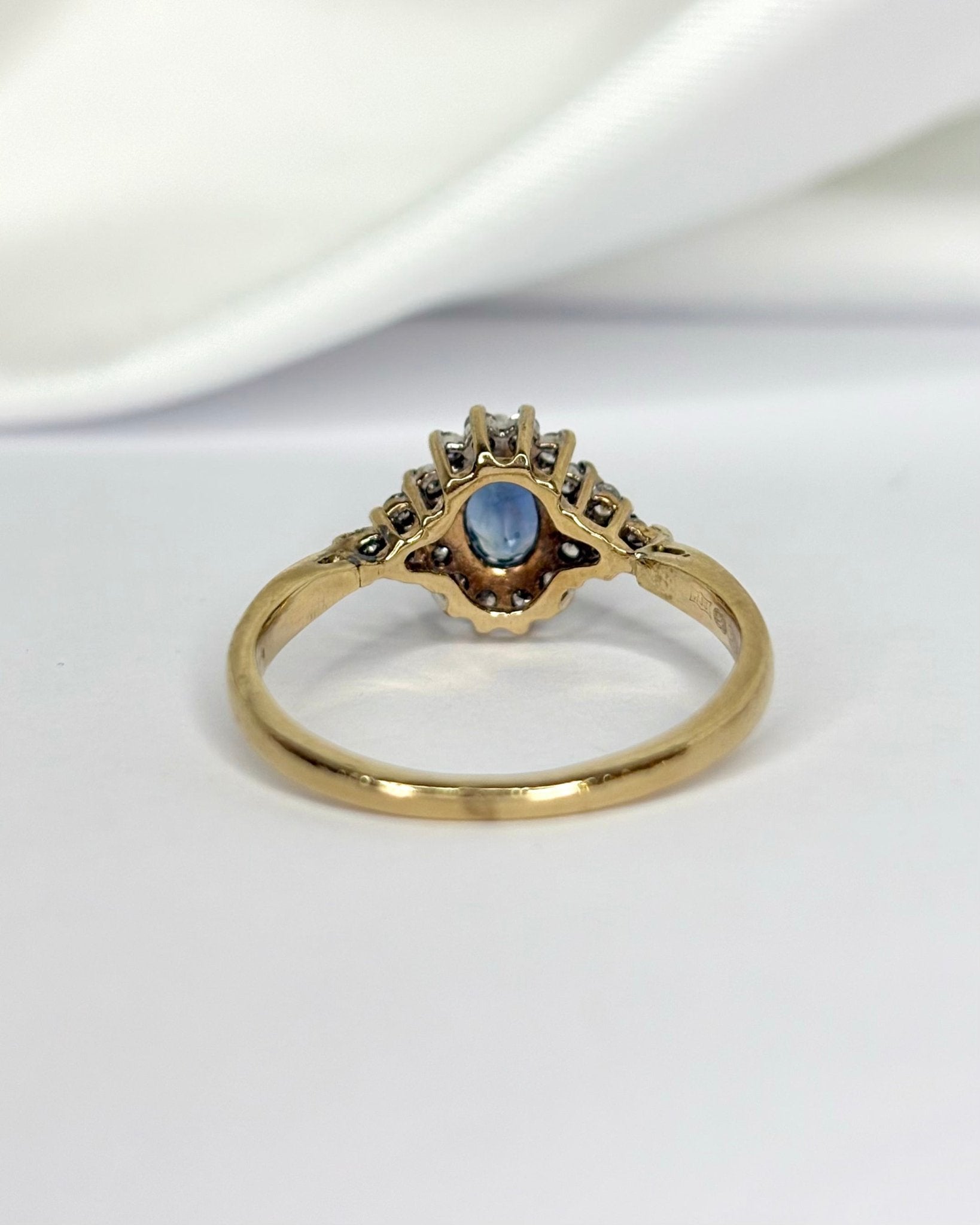 Bague Marguerite Saphir 0.75 carat & Diamants "Caroline" - Elliade Paris