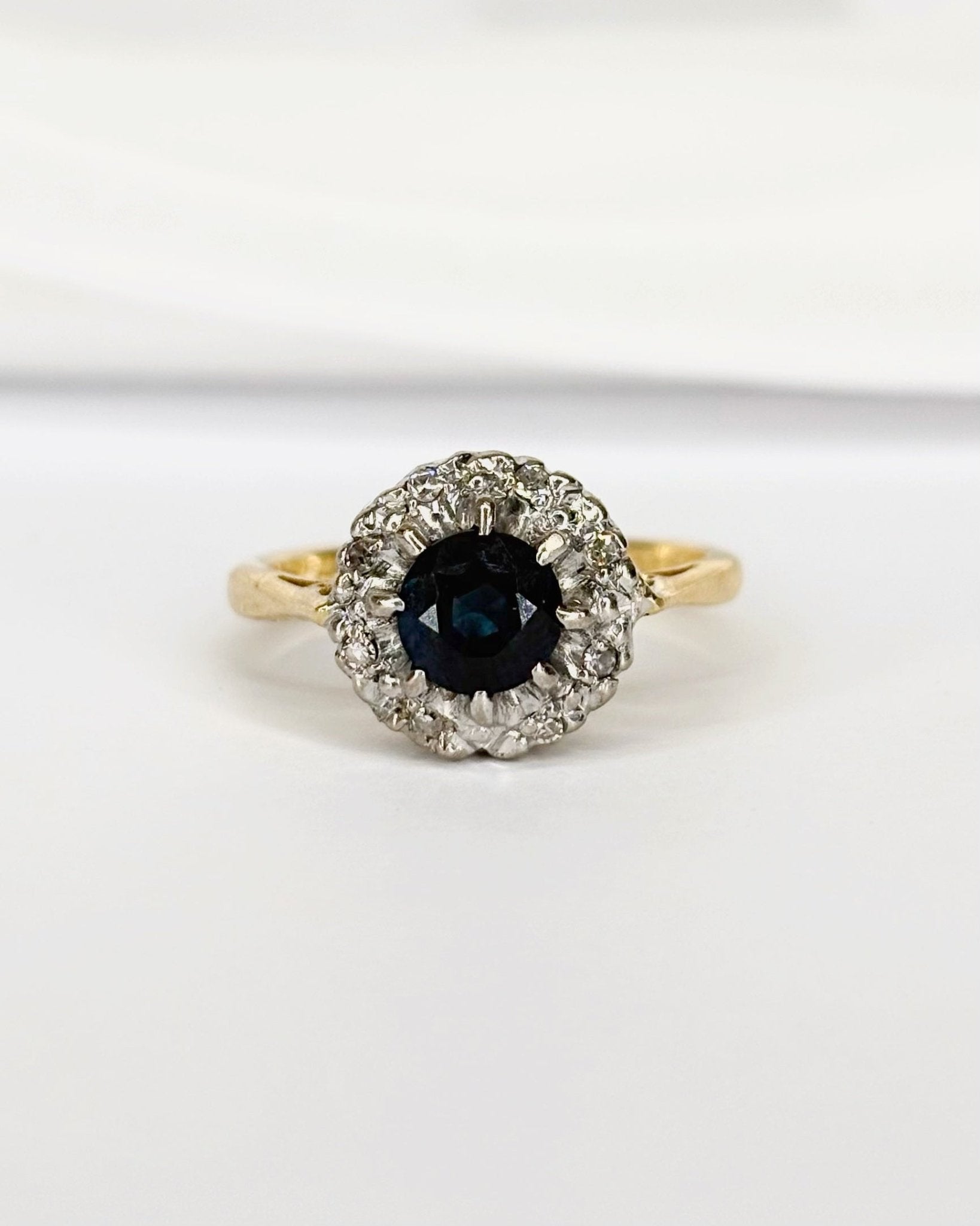 Bague Marguerite Saphir 0.76 carat & Diamants "Kate" - Elliade Paris