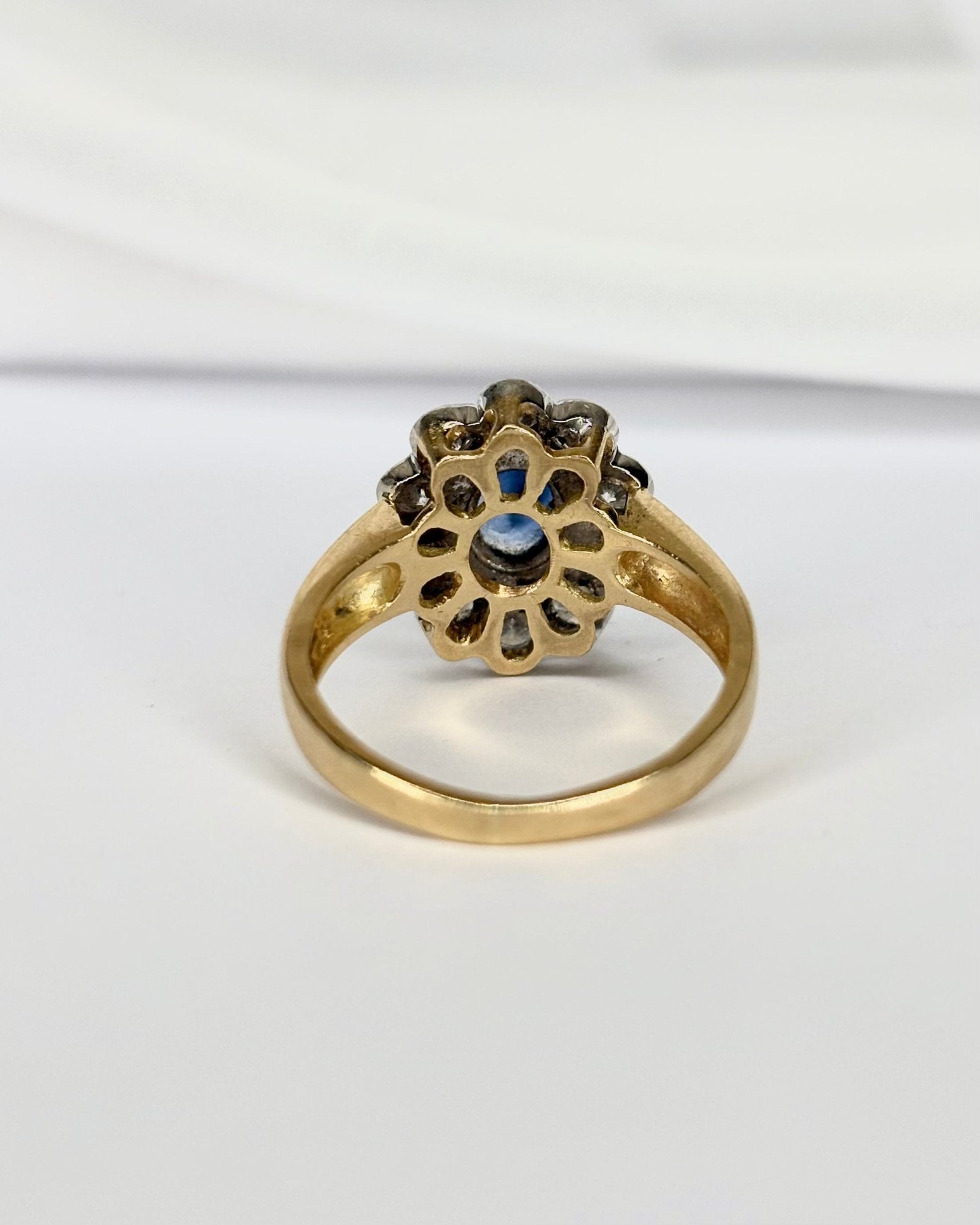 Bague Marguerite Saphir 0.78 carat & Diamants 0.80 carat "Tiana" - Elliade Paris