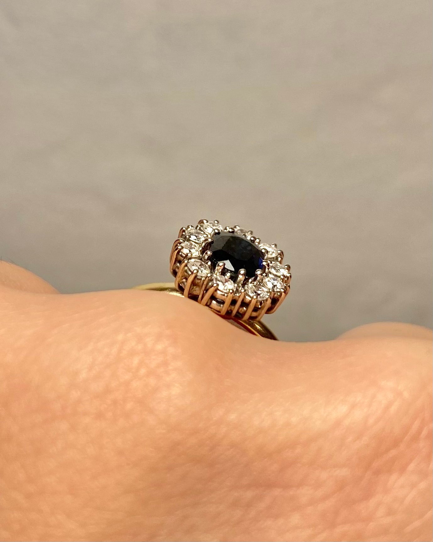 Bague Marguerite Saphir 0.80 carat & 10 Diamants "Agnès" - Elliade Paris