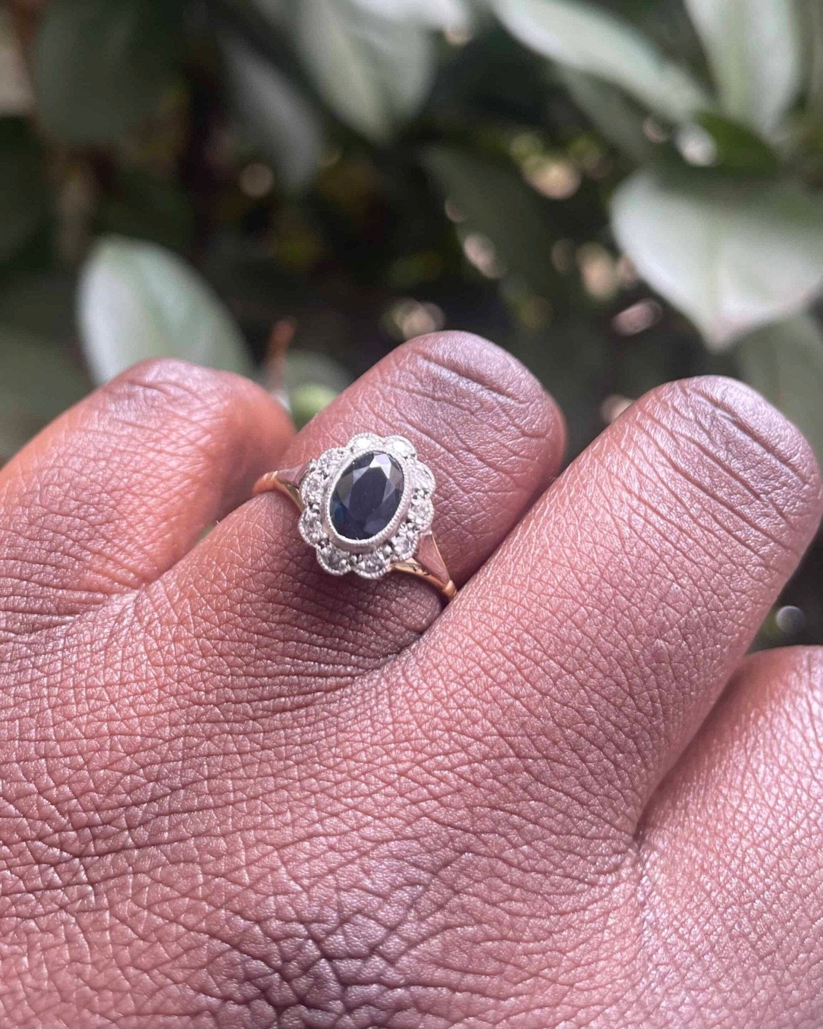 Bague Marguerite Saphir 0.80 Carat & 10 Diamants "Marnie" - Elliade Paris