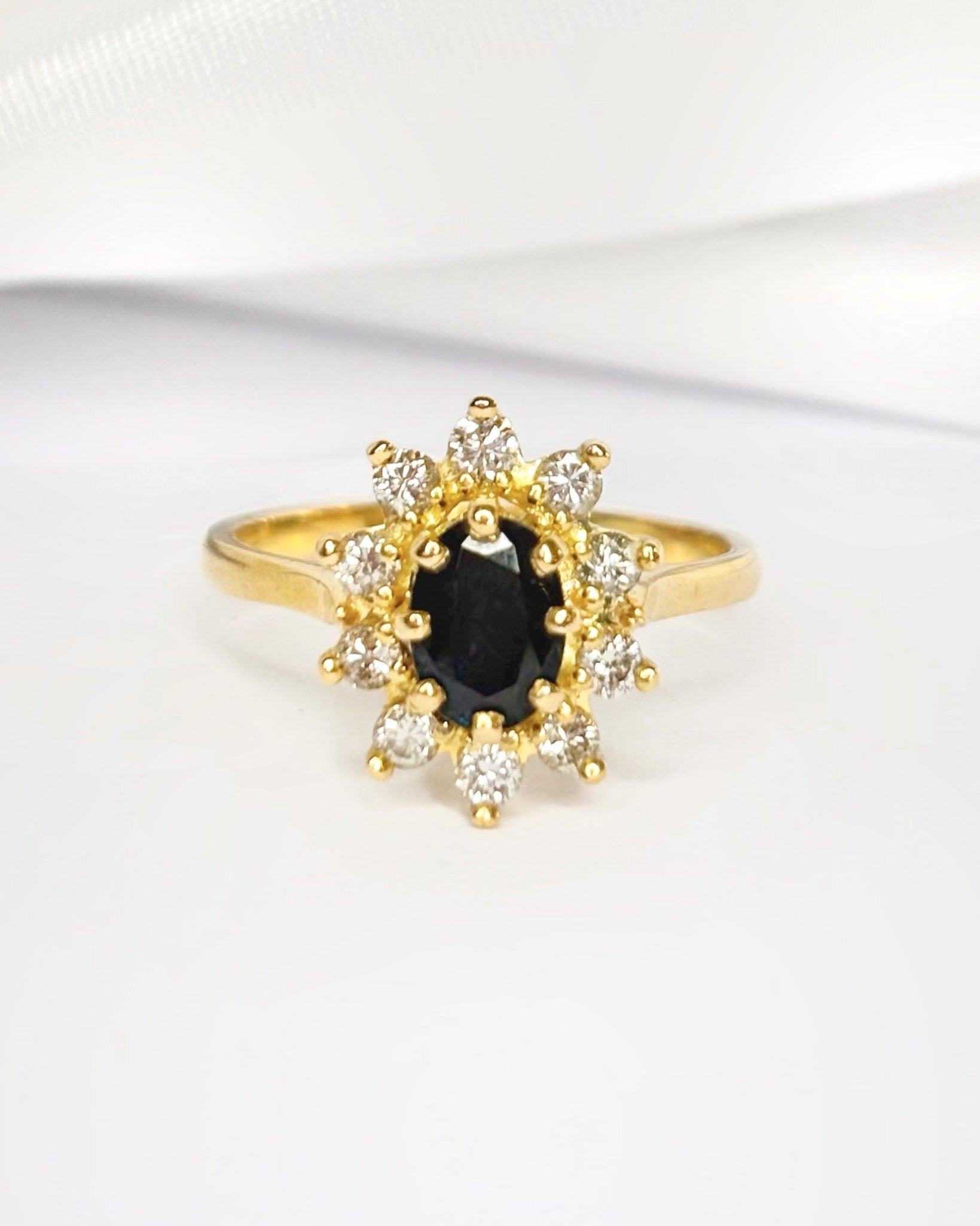 Bague Marguerite Saphir 0.80 carat & Diamants 0.40 carat "Paulette" - Elliade Paris