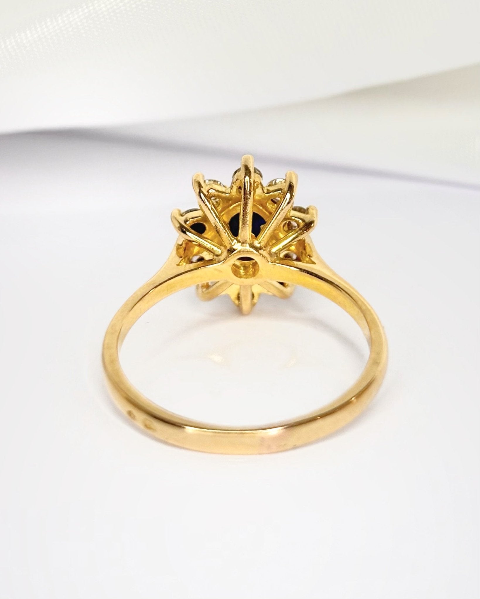 Bague Marguerite Saphir 0.80 carat & Diamants 0.40 carat "Paulette" - Elliade Paris