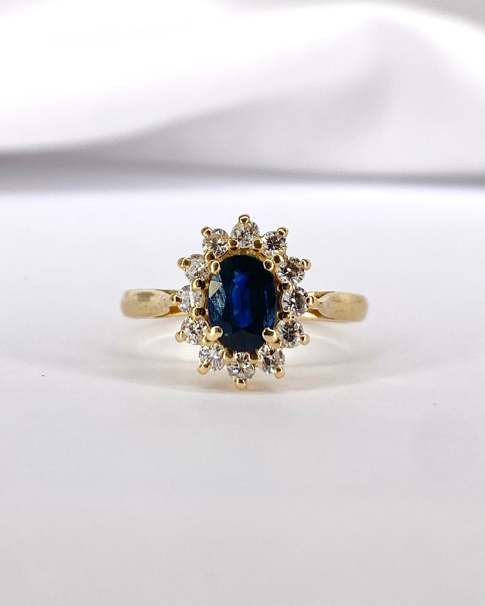 Bague Marguerite Saphir 0.80 carat & Diamants 0.48 carat "Milie" - Elliade Paris