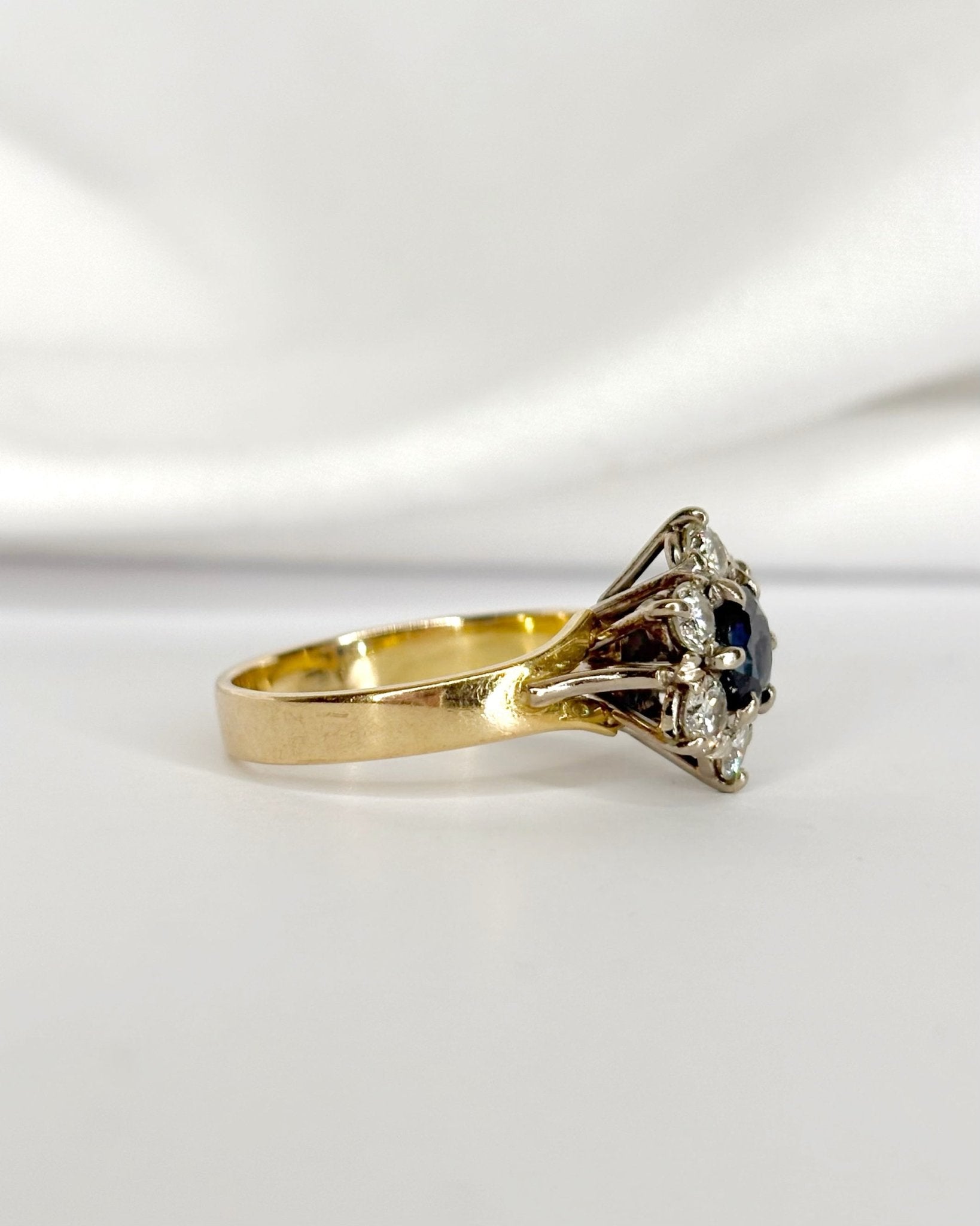 Bague Marguerite Saphir 0.80 carat & Diamants 0.60 carat "Lou" - Elliade Paris