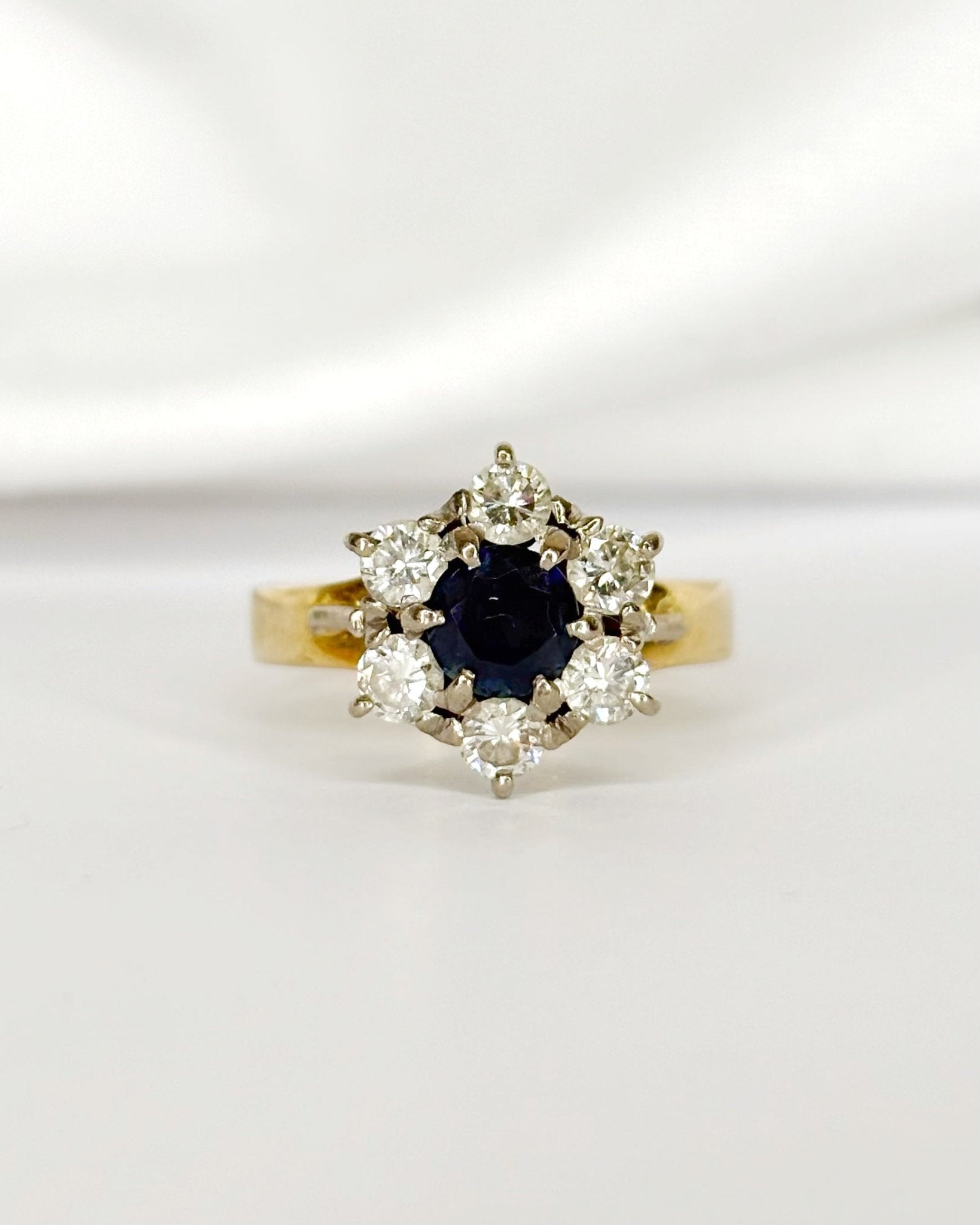 Bague Marguerite Saphir 0.80 carat & Diamants 0.60 carat "Lou" - Elliade Paris