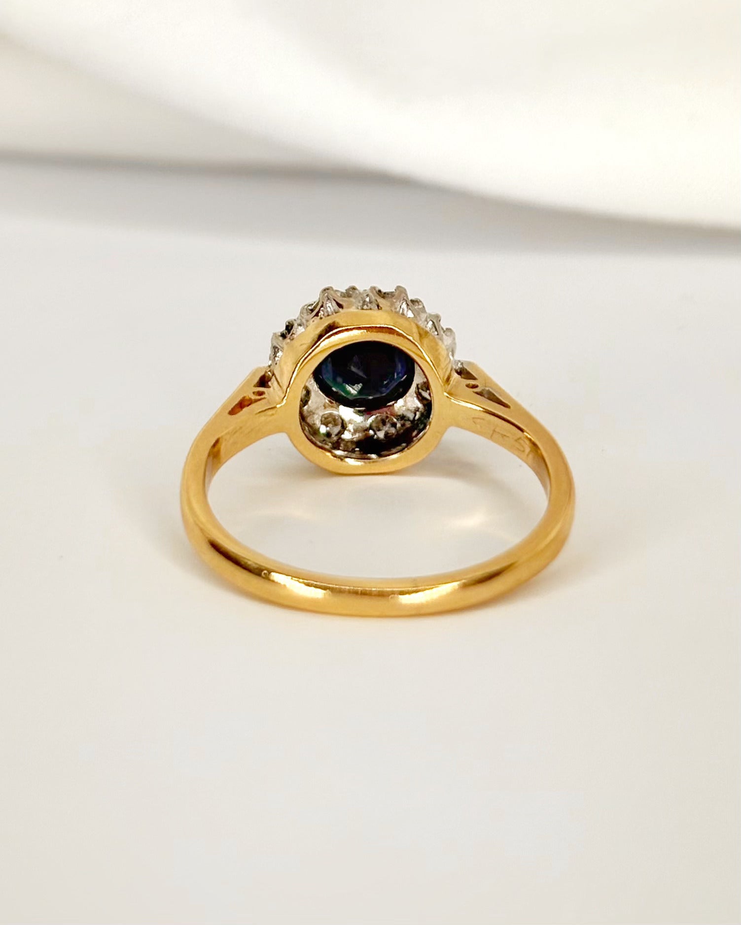 Bague Marguerite Saphir 0.80 carat & Diamants "Sofia" - Elliade Paris