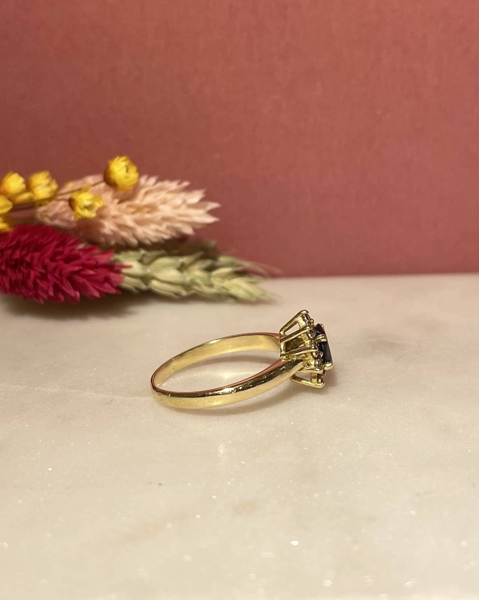 Bague Marguerite Saphir 0.83 Carat & Diamants "Angélina" - Elliade Paris