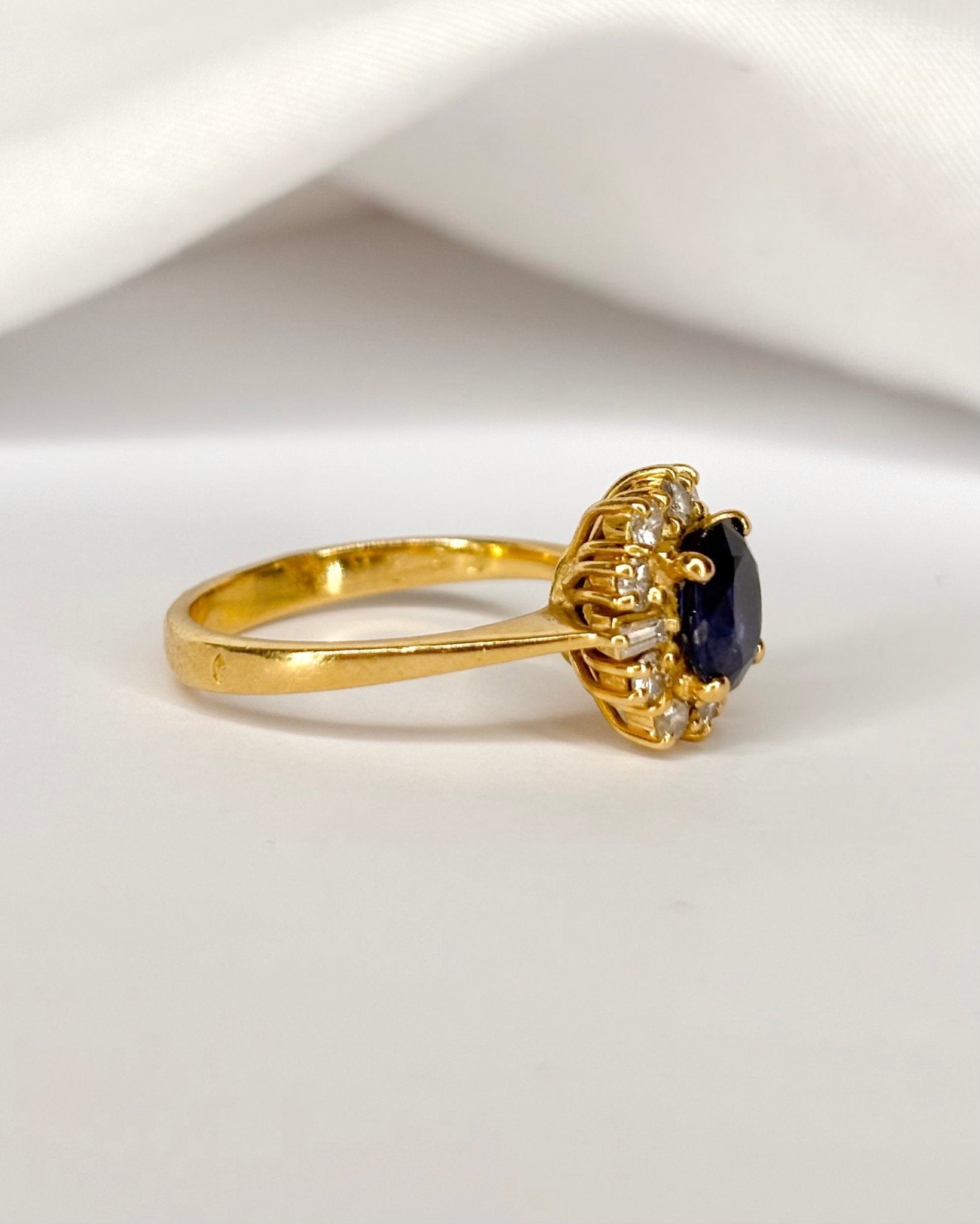Bague Marguerite Saphir 0.85 carat & 12 Diamants "Sora" - Elliade Paris