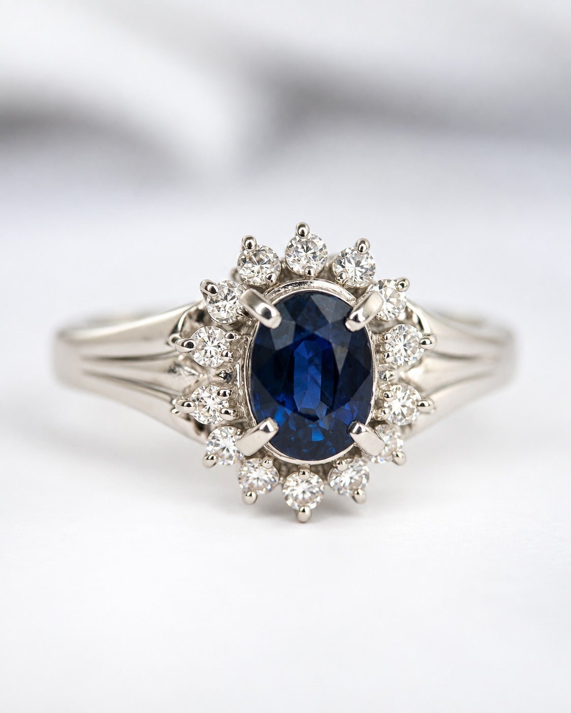 Bague Marguerite Saphir 0.85 carat & Diamants 0.21 carat "Clarisse" - Elliade Paris