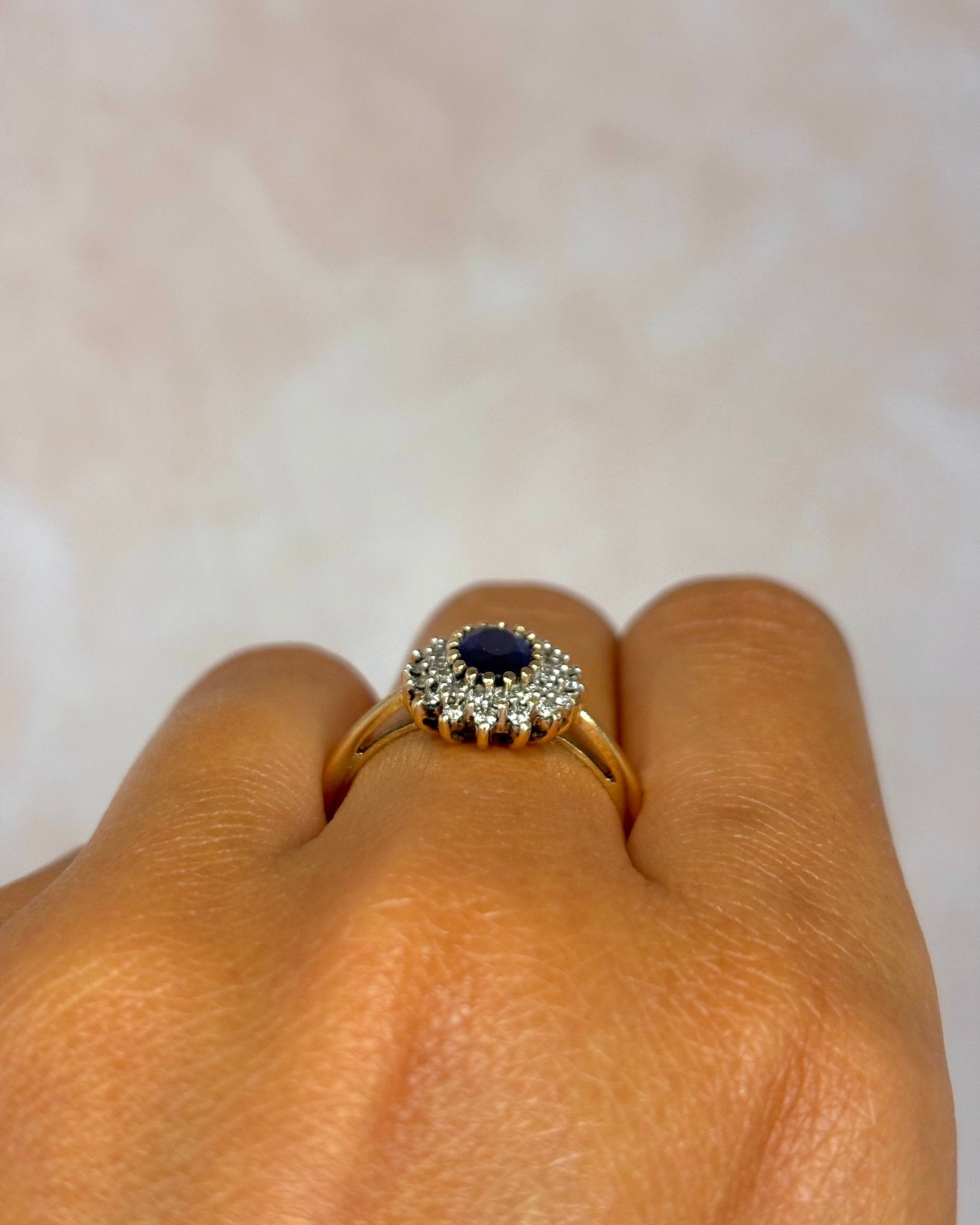 Bague Marguerite Saphir 0.85 carat & Diamants 0.32 carat "Adriana" - Elliade Paris