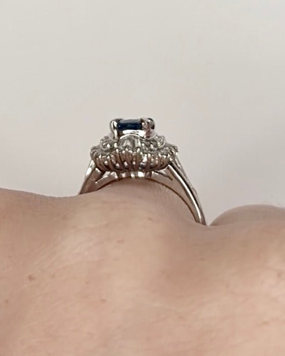 Bague Marguerite Saphir 0.85 carat & Diamants 0.45 carat "Fanny" - Elliade Paris
