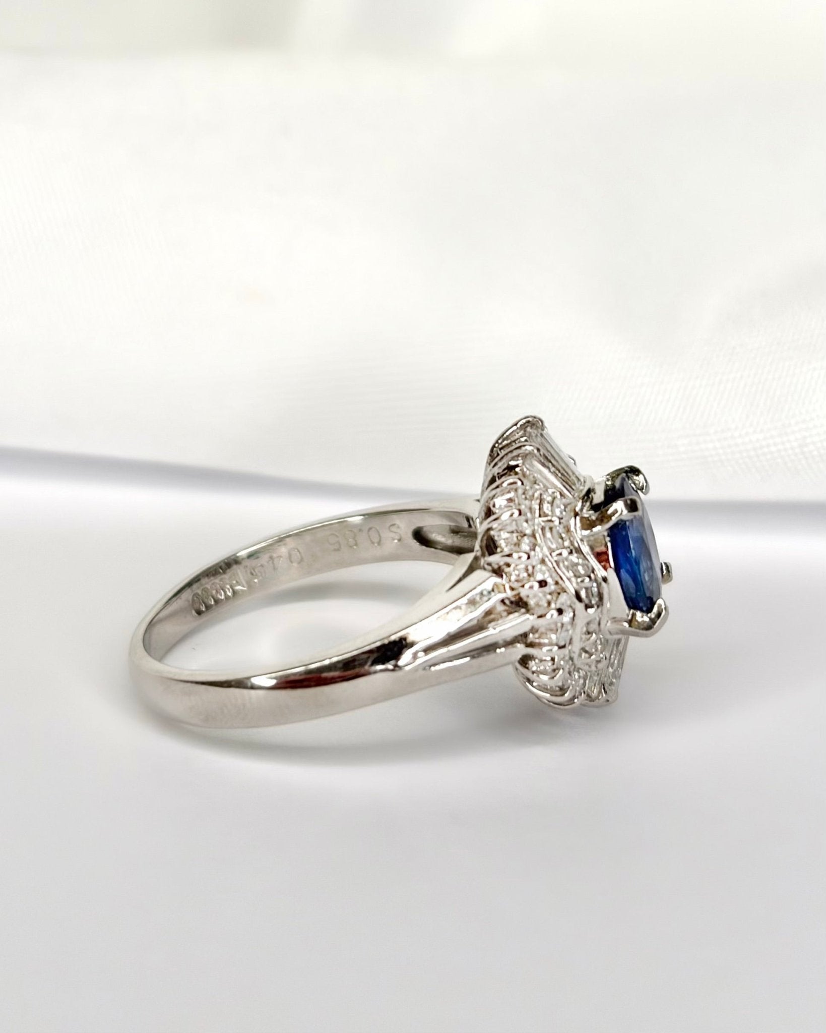 Bague Marguerite Saphir 0.85 carat & Diamants 0.45 carat "Fanny" - Elliade Paris