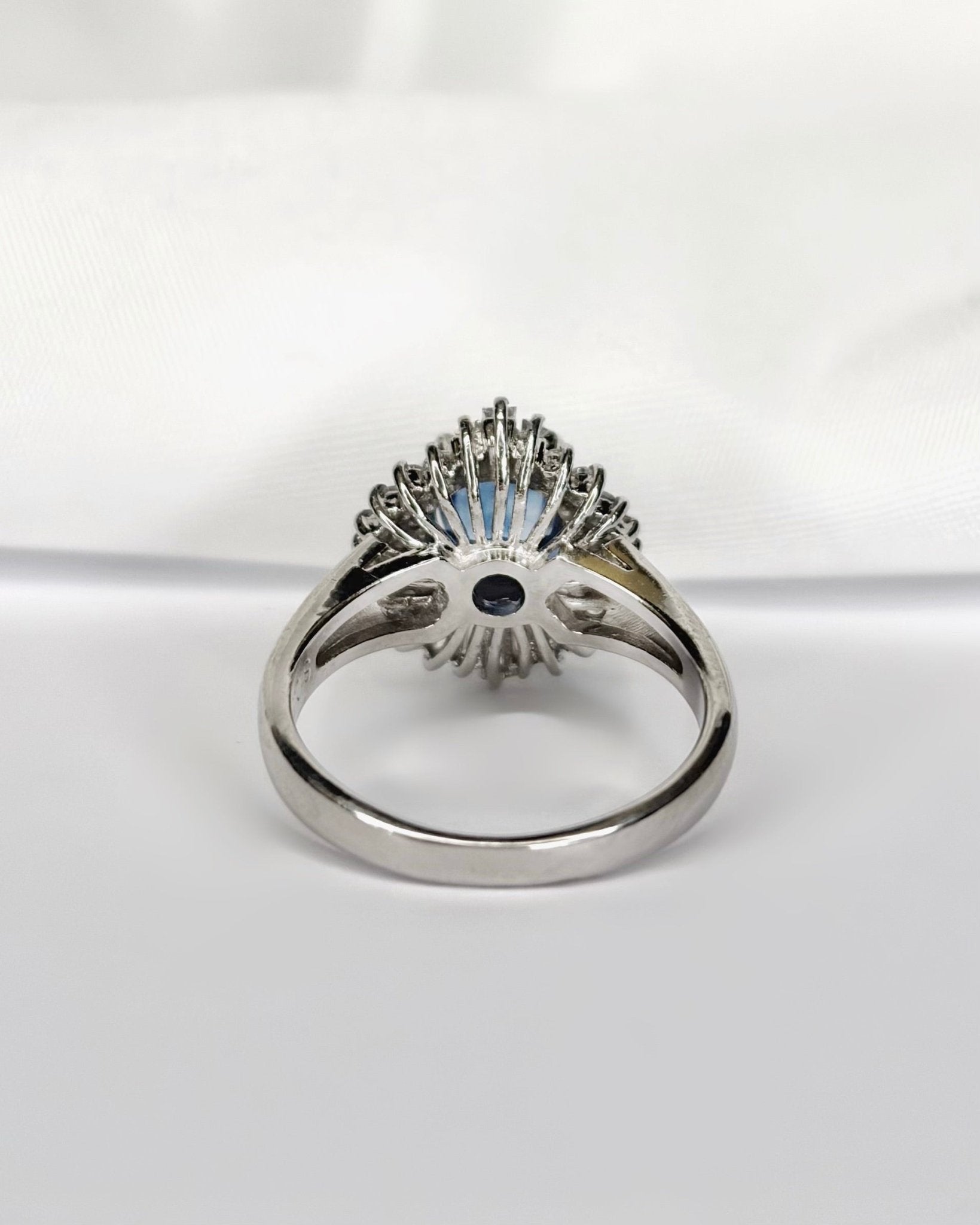 Bague Marguerite Saphir 0.85 carat & Diamants 0.45 carat "Fanny" - Elliade Paris