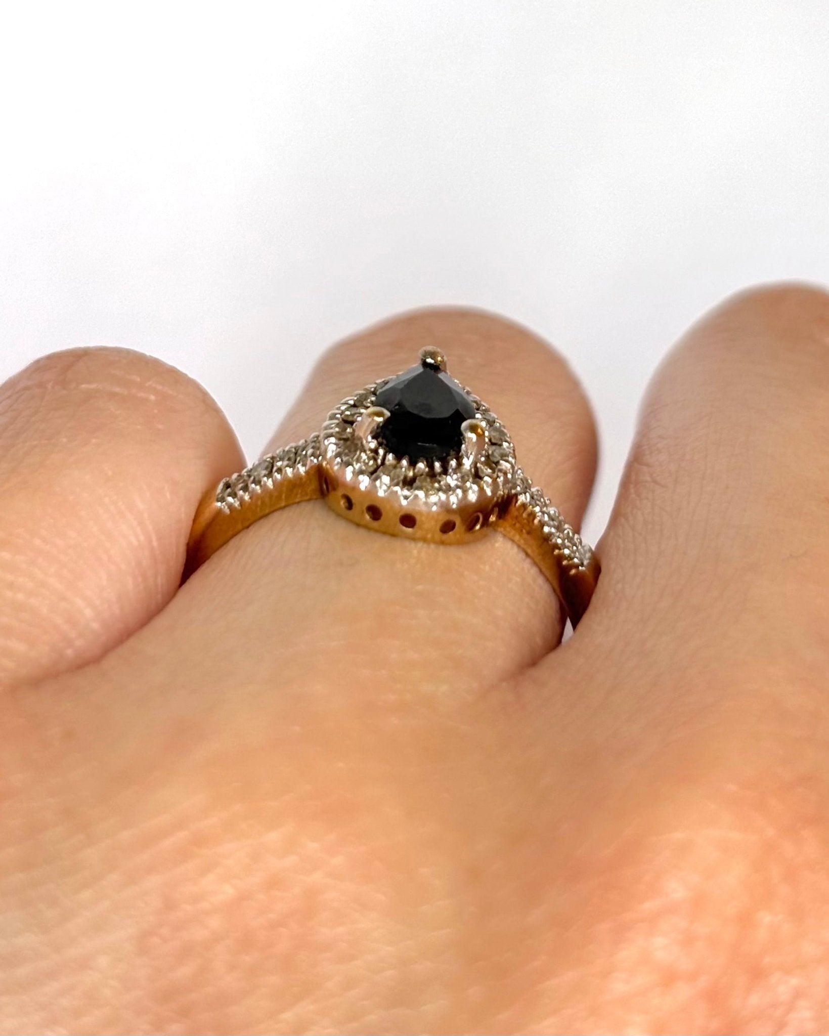 Bague Marguerite Saphir 0.90 carat & Diamants "Rita" - Elliade Paris