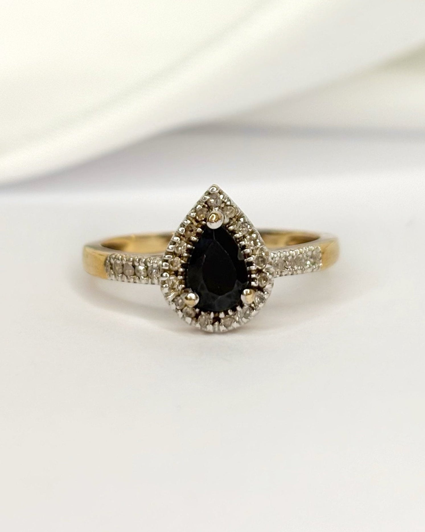 Bague Marguerite Saphir 0.90 carat & Diamants "Rita" - Elliade Paris