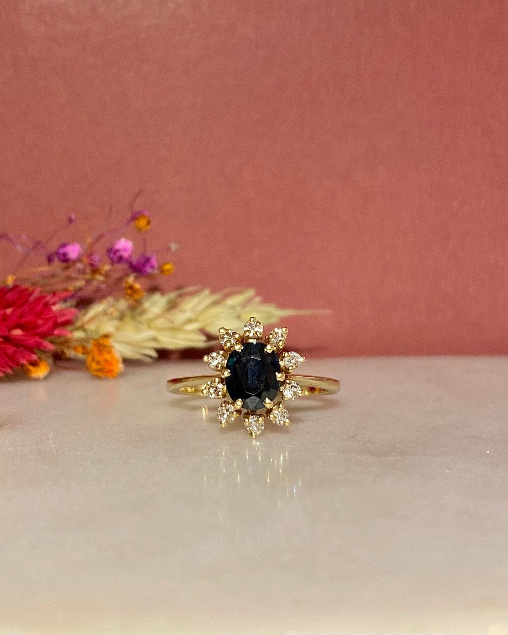 Bague Marguerite Saphir 0.90 Carat & Diamants "Ronnie" - Elliade Paris