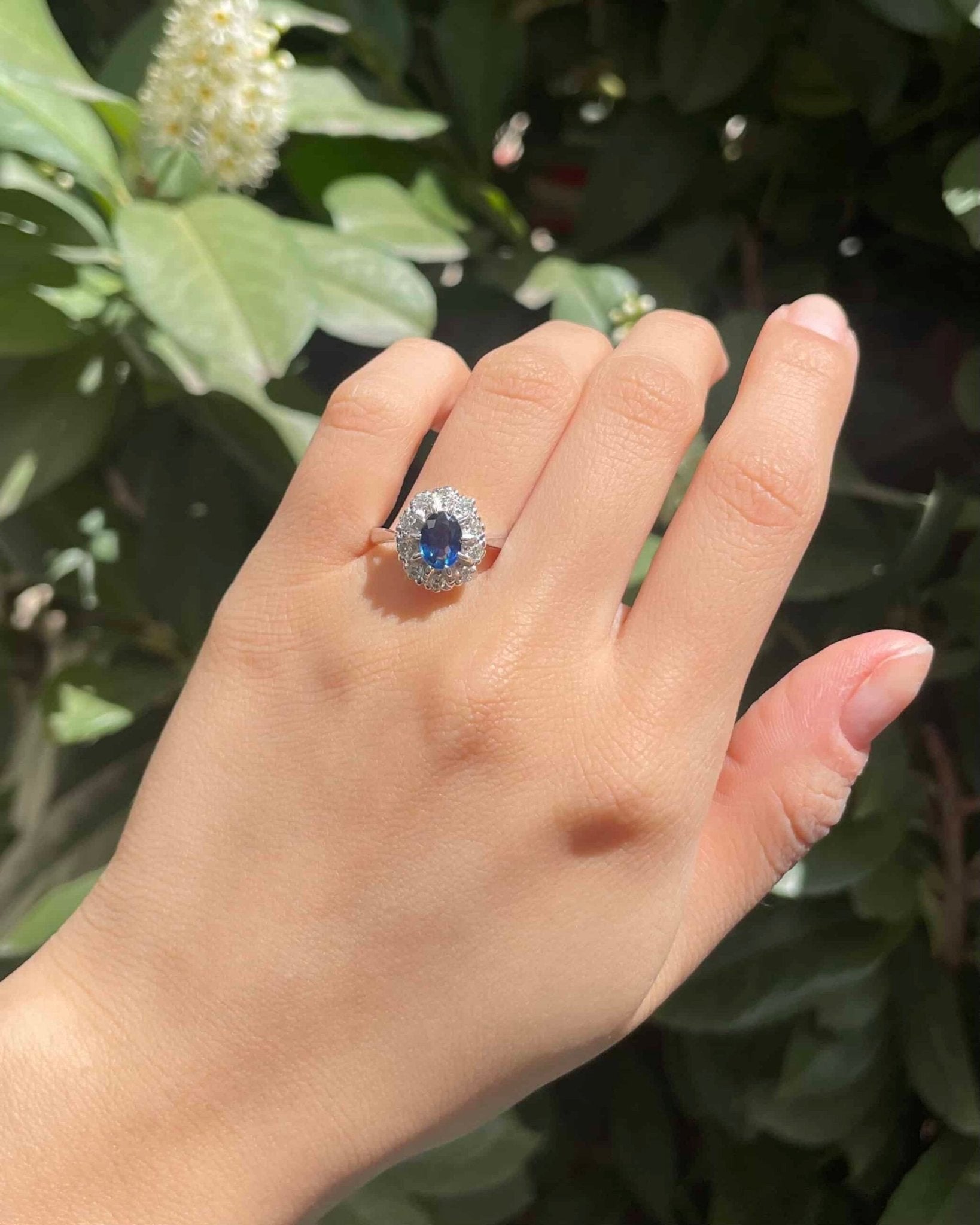 Bague Marguerite Saphir 0.90 carat & Diamants "Sahara" - Elliade Paris