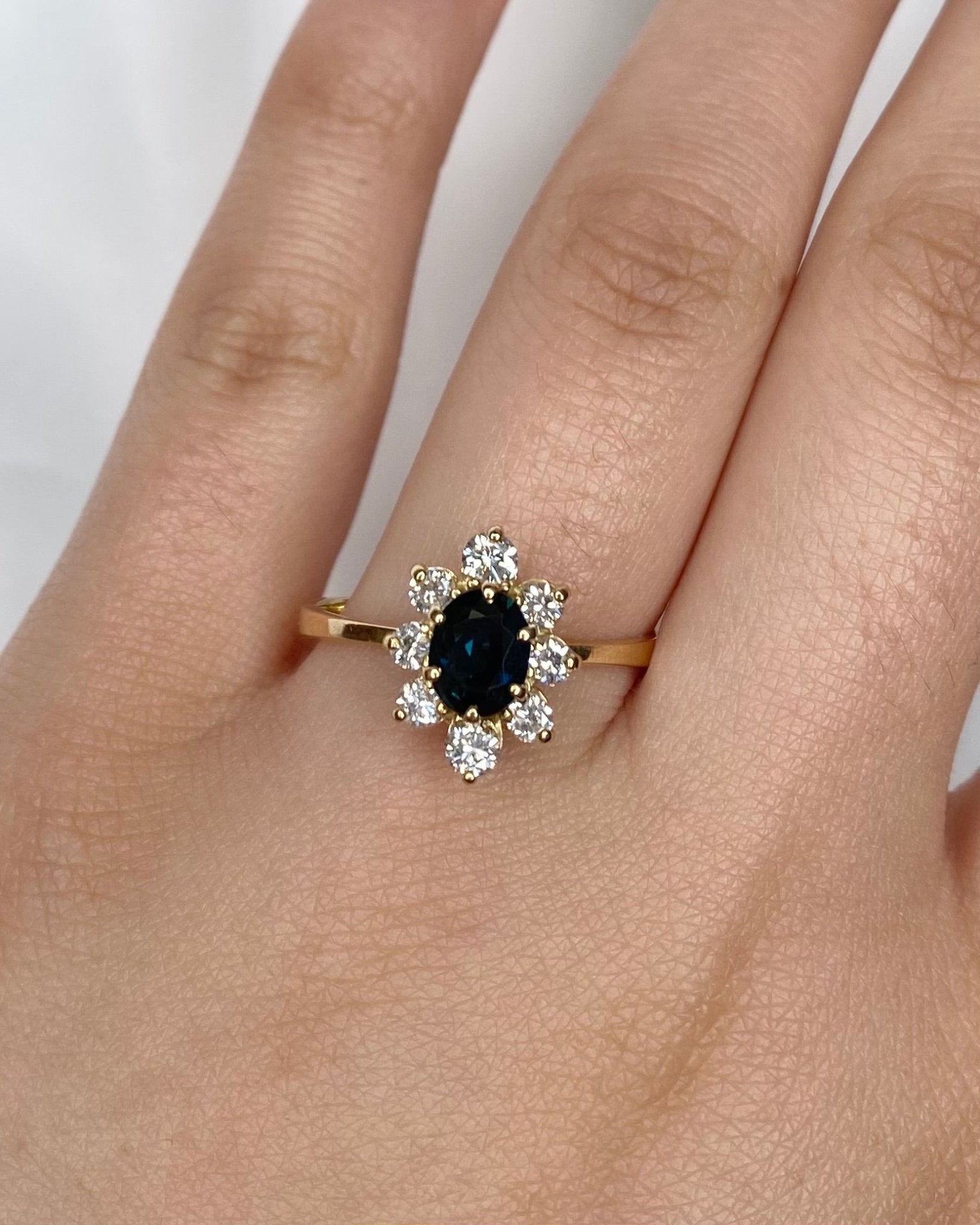 Bague Marguerite Saphir 0.91 carat & Diamants 0.52 carat "Léna" - Elliade Paris
