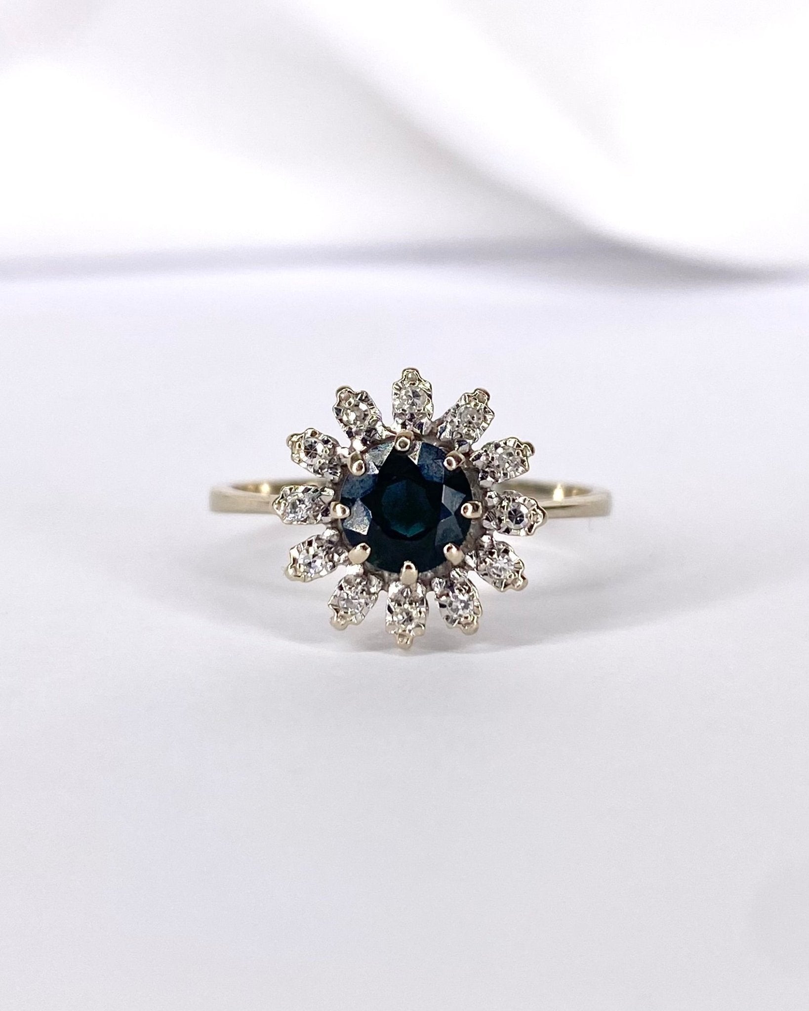 Bague Marguerite Saphir 0.93 carat & Diamants "Alicia" - Elliade Paris