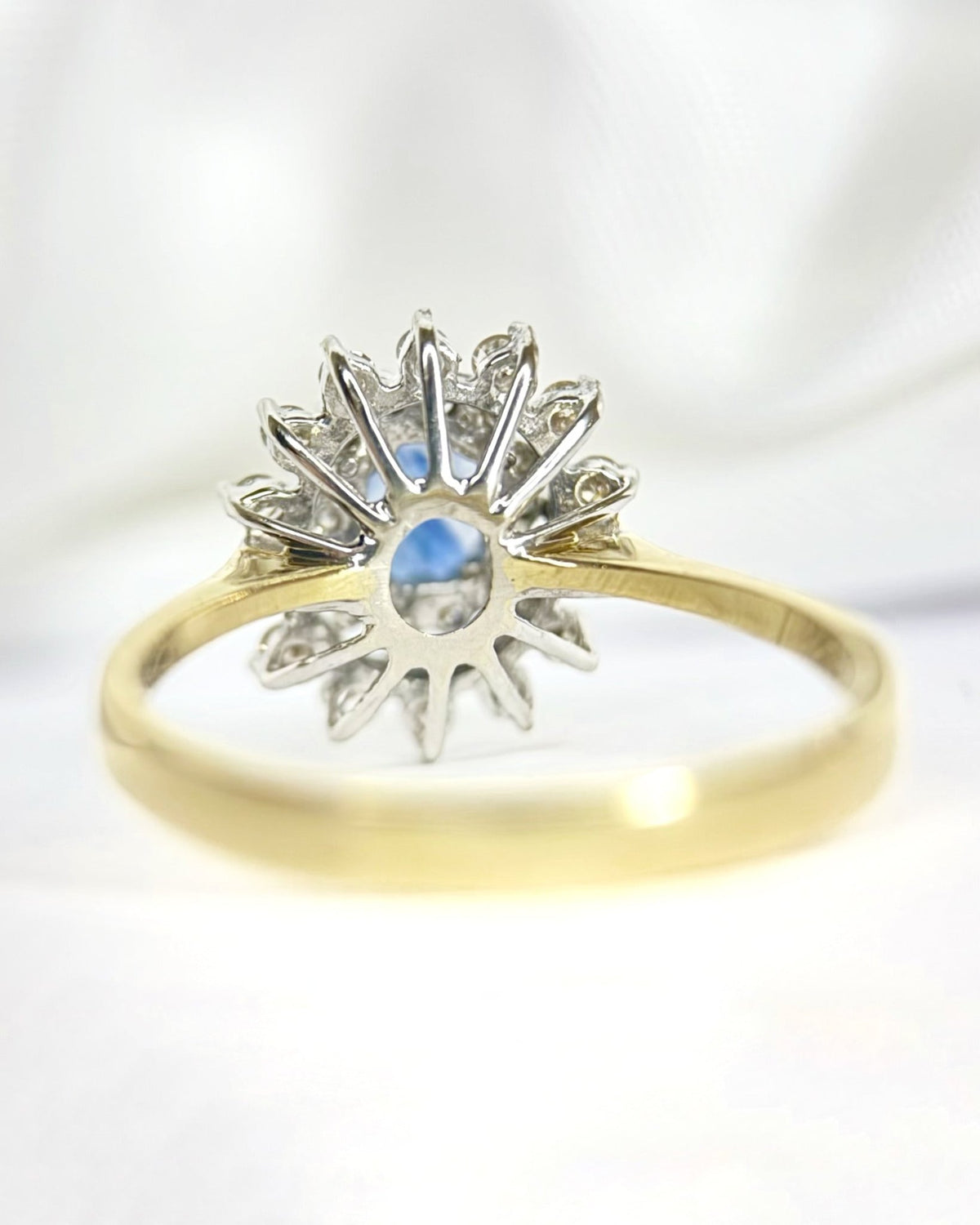 Bague Marguerite Saphir 0.95 carat & Diamants 0.42 carat "Florence" - Elliade Paris