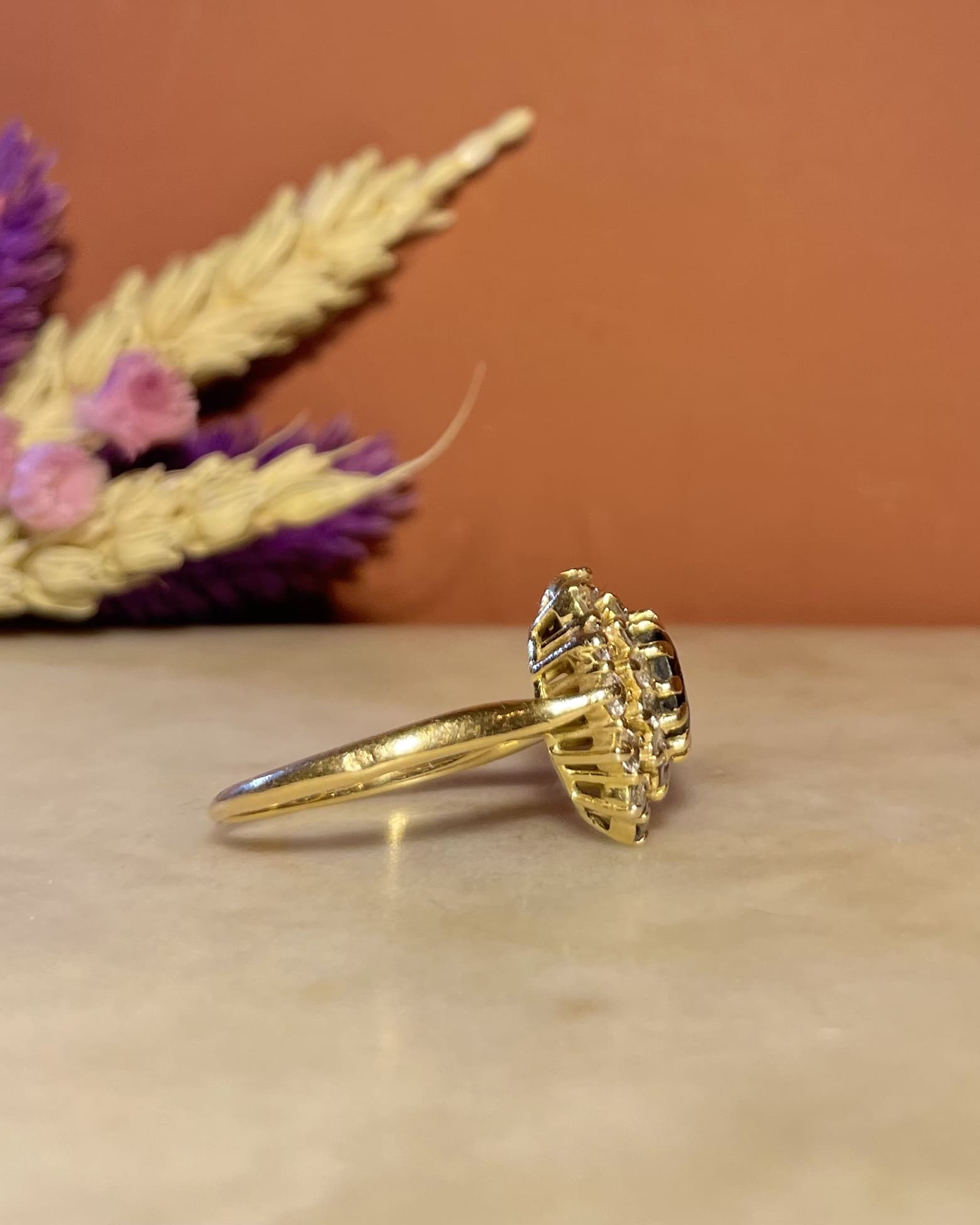 Bague Marguerite Saphir 1 Carat & 24 Diamants "Alysse" - Elliade Paris