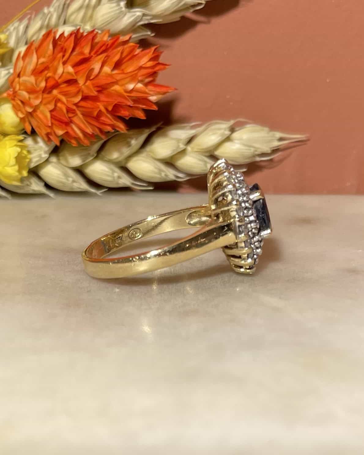 Bague Marguerite Saphir 1 Carat & 36 Diamants "Coraline" - Elliade Paris