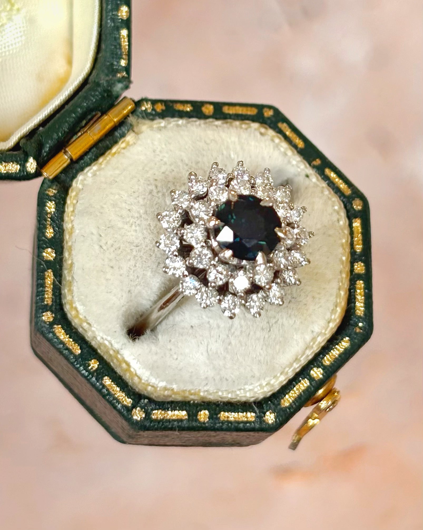 Bague Marguerite Saphir 1 carat & Diamants 0.30 carat 4.6g "Jeanne" - Elliade Paris