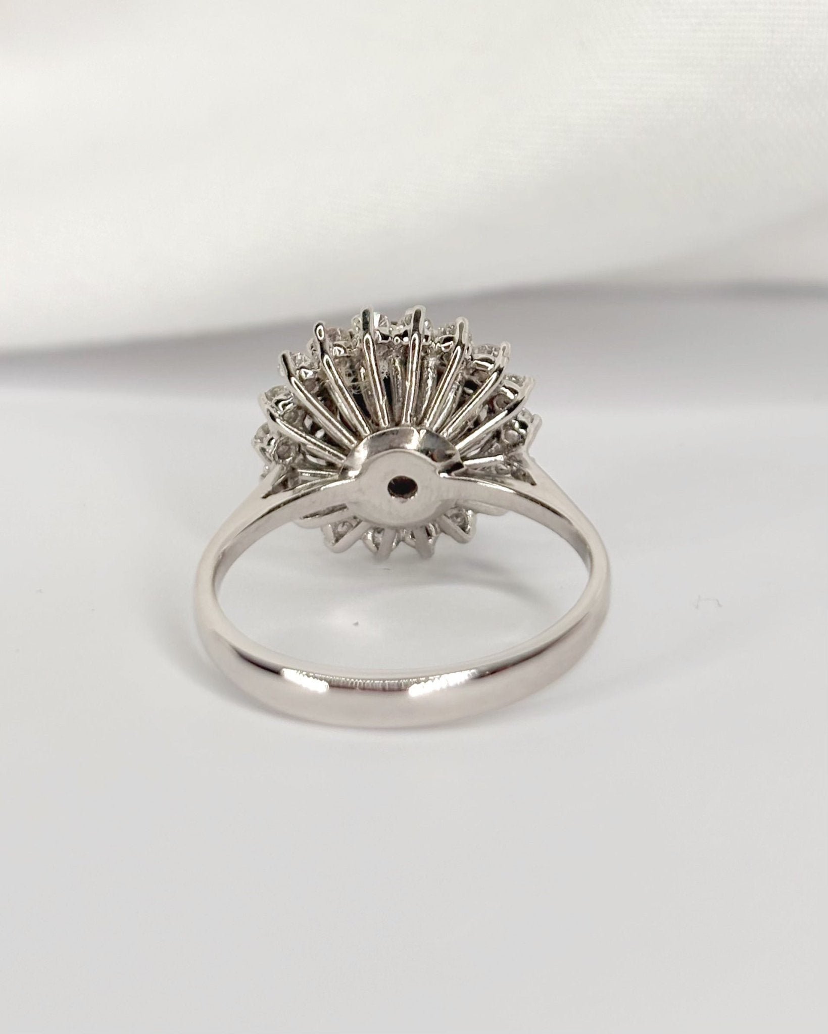 Bague Marguerite Saphir 1 carat & Diamants 0.30 carat 4.6g "Jeanne" - Elliade Paris