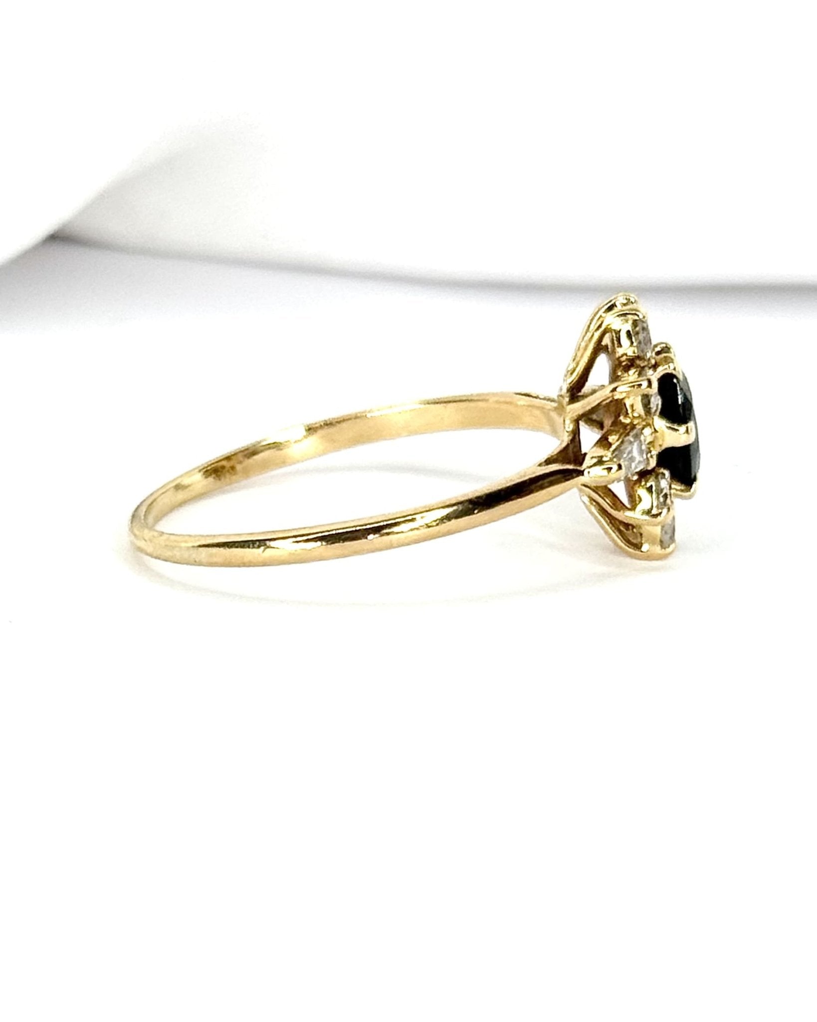 Bague Marguerite Saphir 1 carat & Diamants 0.33 carat "Meredith" - Elliade Paris