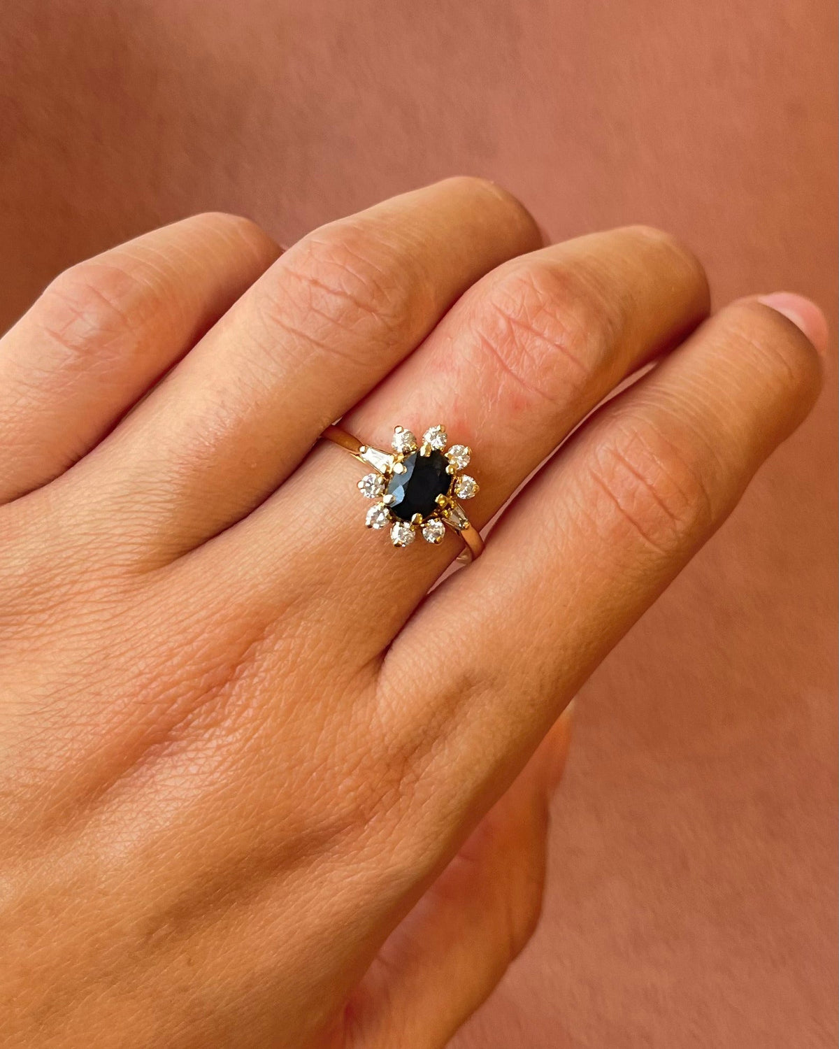 Bague Marguerite Saphir 1 carat & Diamants 0.33 carat "Meredith" - Elliade Paris