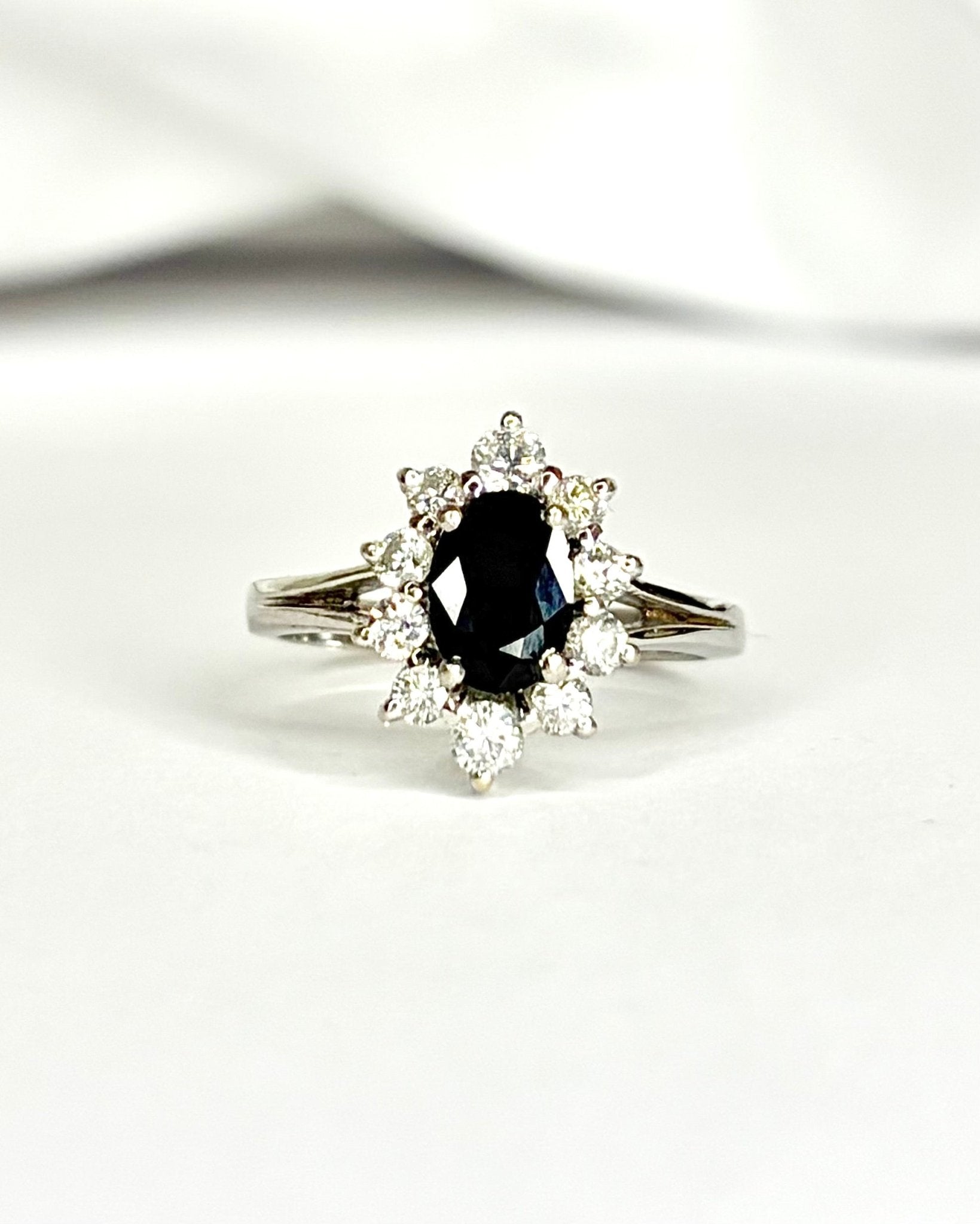 Bague Marguerite Saphir 1 carat & Diamants 0.48 carat "Gaia" - Elliade Paris