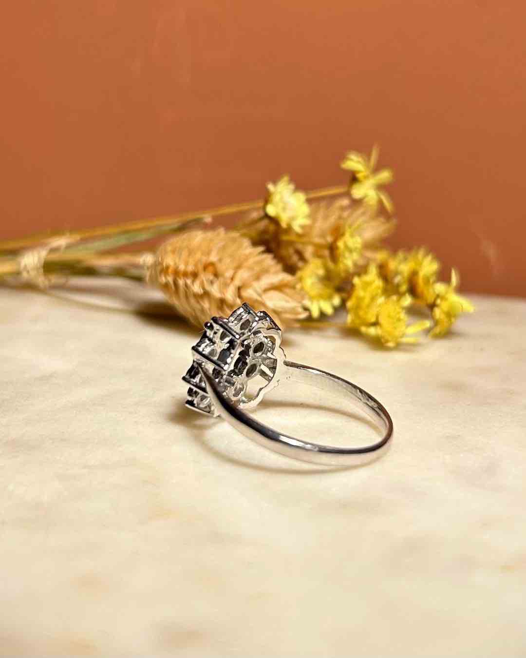 Bague Marguerite Saphir 1 carat & Diamants "Alexia" - Elliade Paris