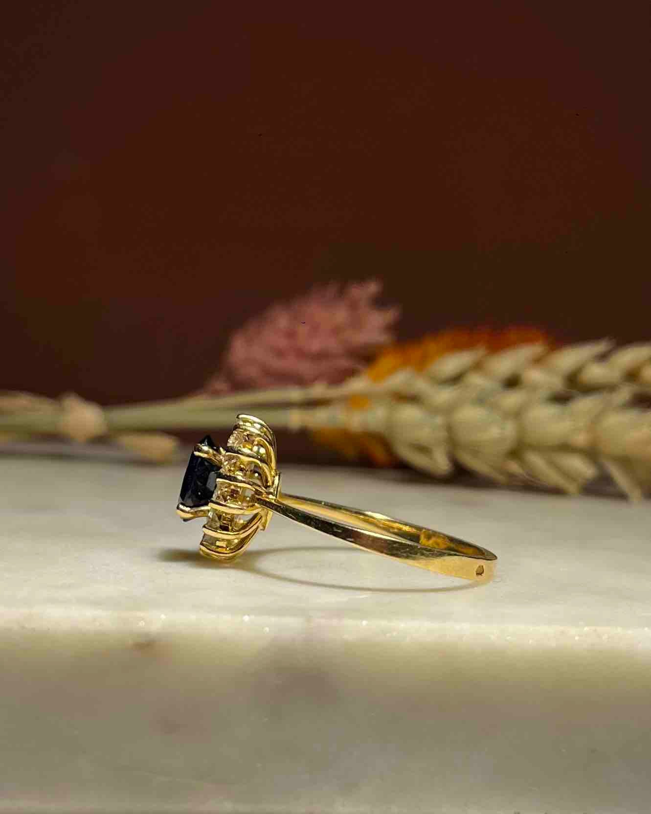 Bague marguerite saphir 1 carat & diamants "Asma" - Elliade Paris