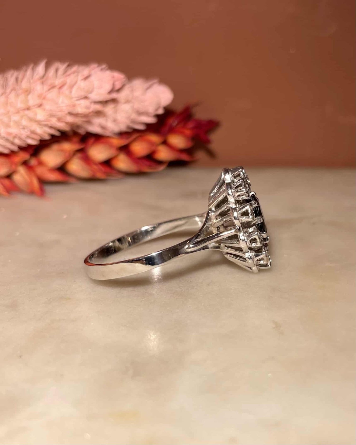 Bague Marguerite Saphir & 10 Diamants "Malizia" - Elliade Paris
