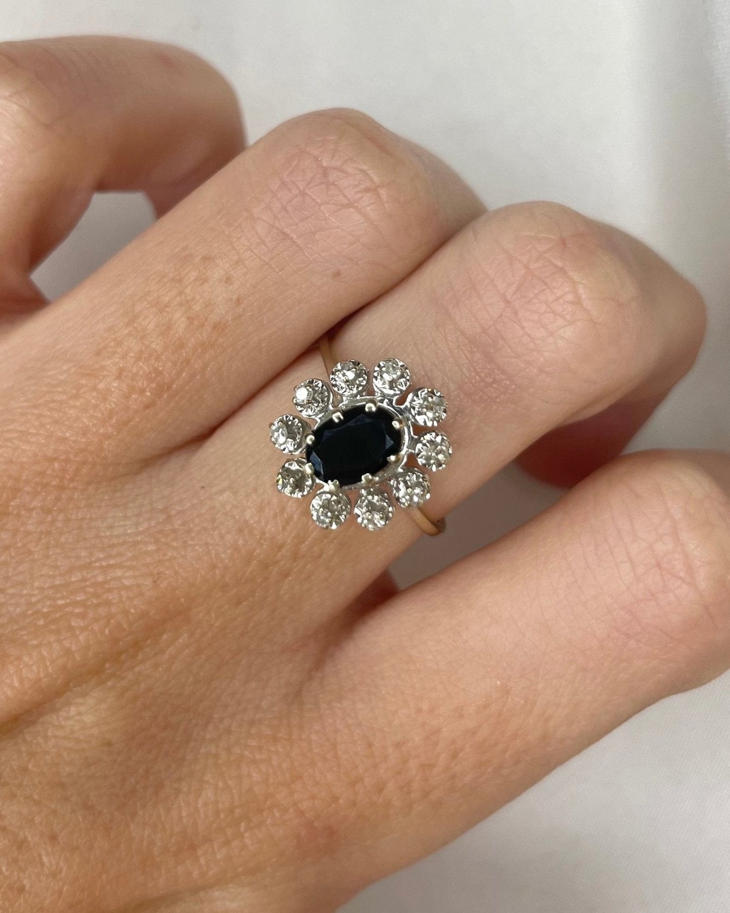 Bague Marguerite Saphir 1.05 carat & 10 Diamants 0.20 carat “Shana” - Elliade Paris