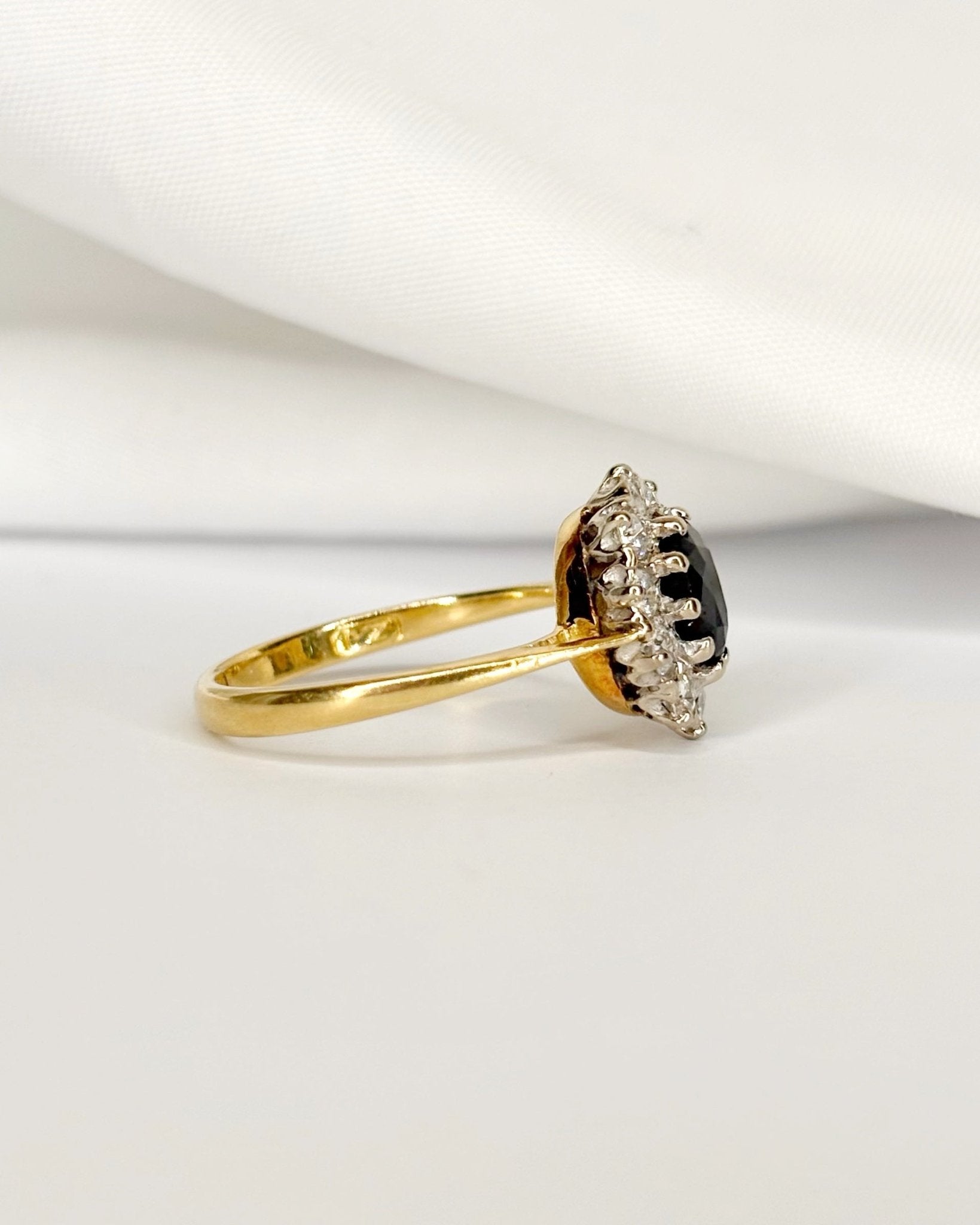 Bague Marguerite Saphir 1.06 carat & Diamants 0.50 carat "Océane" - Elliade Paris