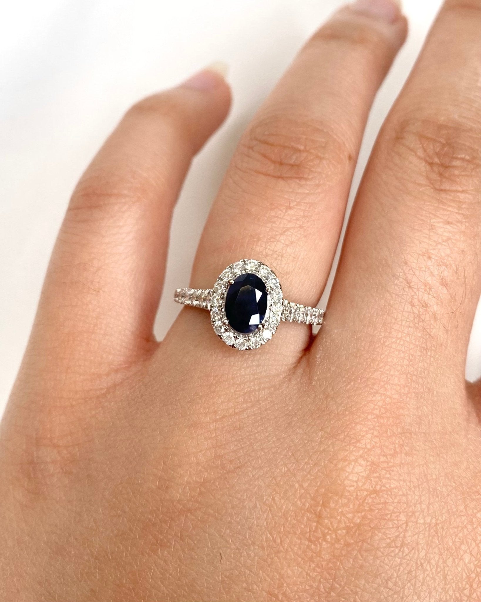Bague Marguerite Saphir 1.08 carat & Diamants 0.45 carat "Siloé" - Elliade Paris