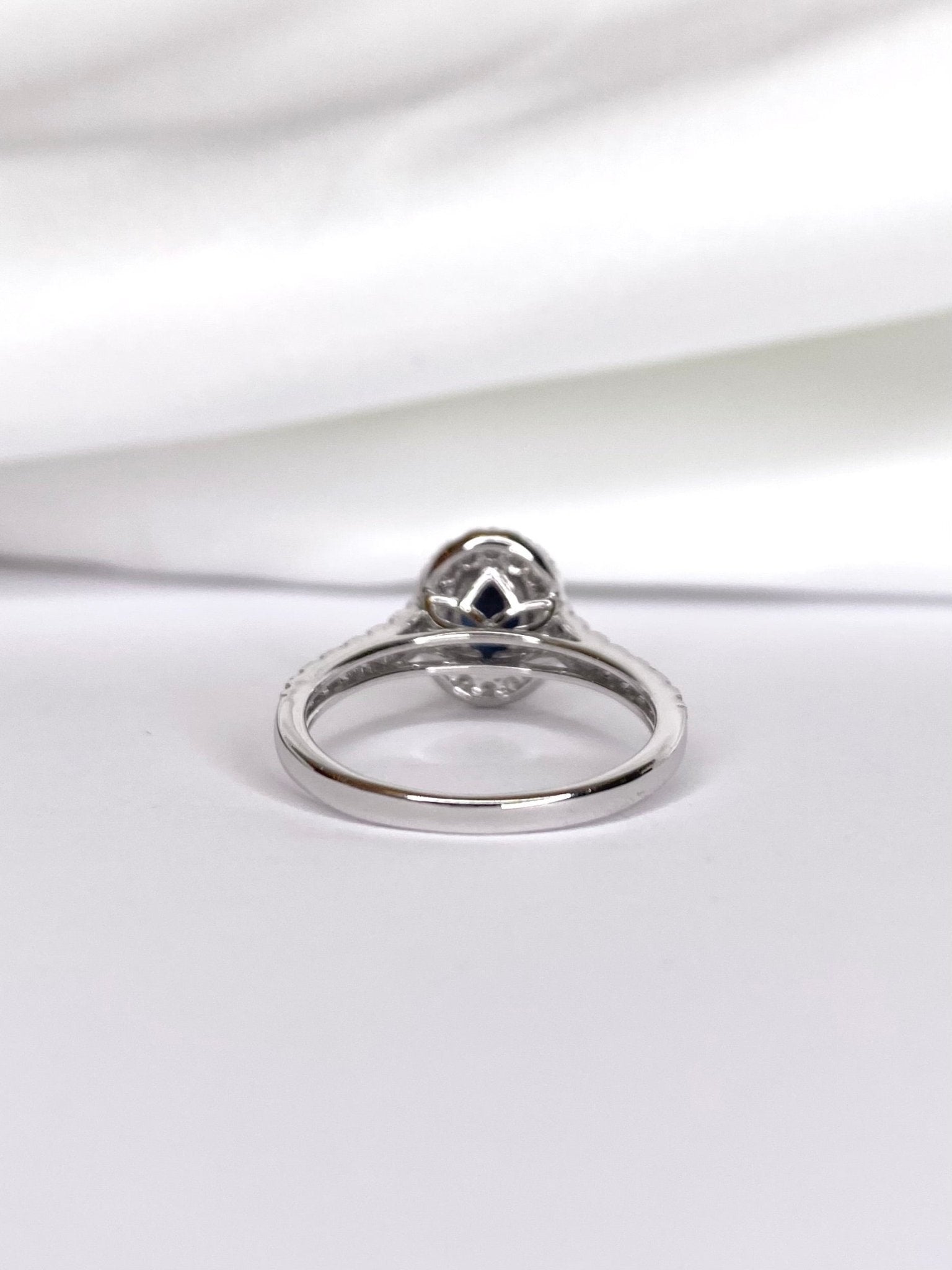 Bague Marguerite Saphir 1.08 carat & Diamants 0.45 carat "Siloé" - Elliade Paris