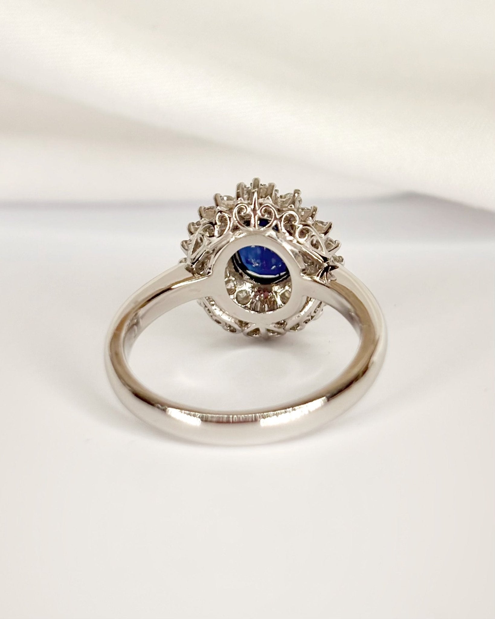 Bague Marguerite Saphir 1.08 carat & Diamants 0.47 carat "Adixia" - Elliade Paris