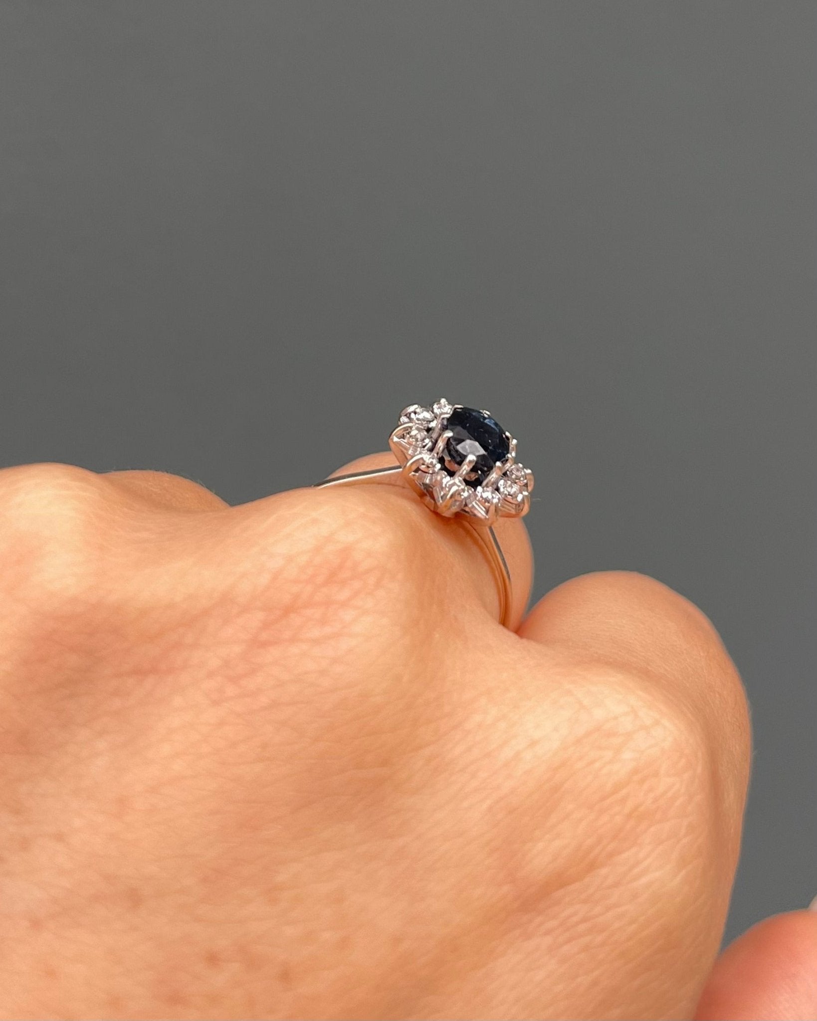 Bague Marguerite Saphir 1.10 carat & 10 Diamants "Roseline" - Elliade Paris